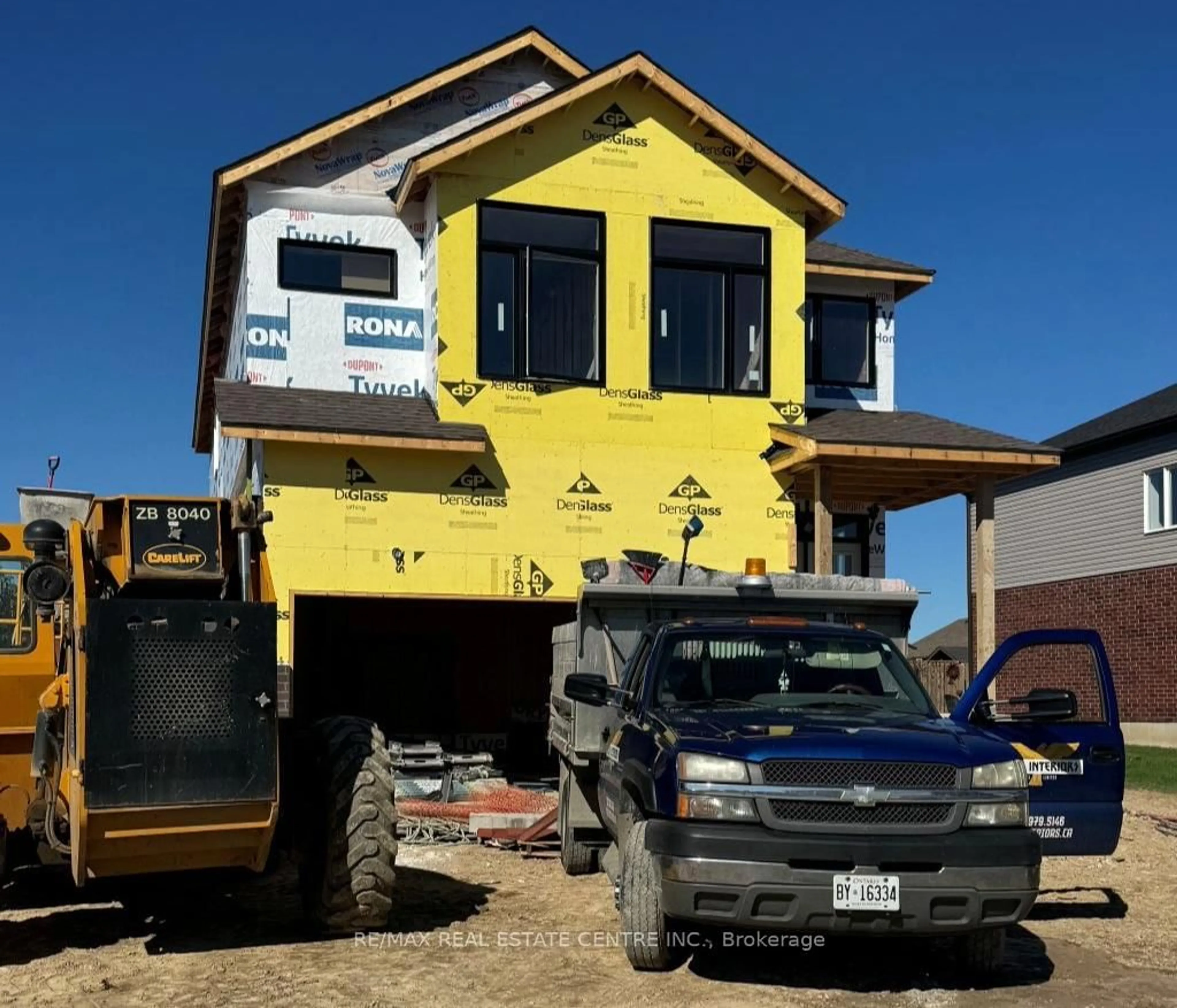 Home with vinyl exterior material, building for 123 Maple St, Mapleton Ontario N0G 1P0