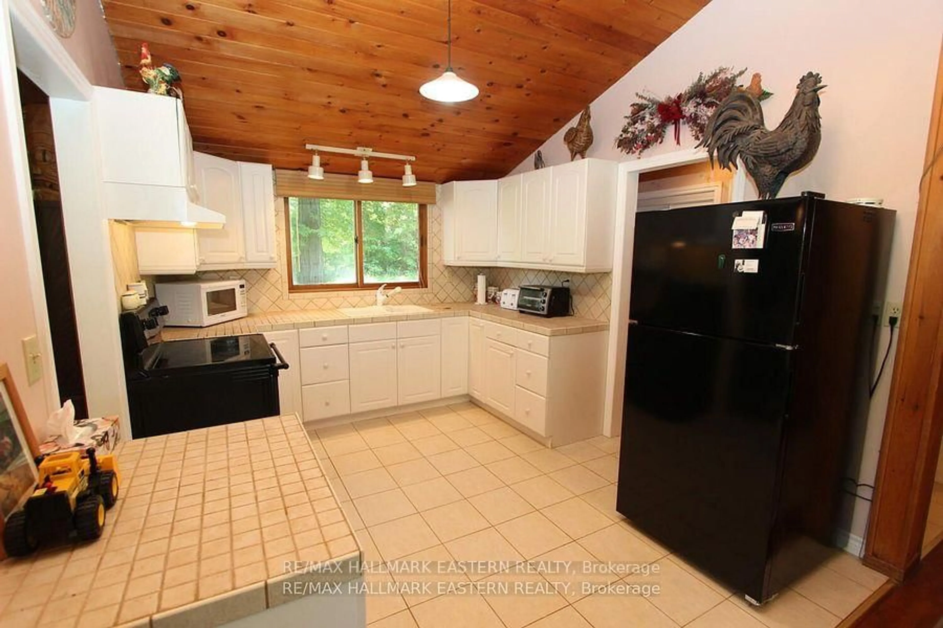 Standard kitchen, ceramic/tile floor for 240 Cole Rd, Havelock-Belmont-Methuen Ontario K0L 1Z0