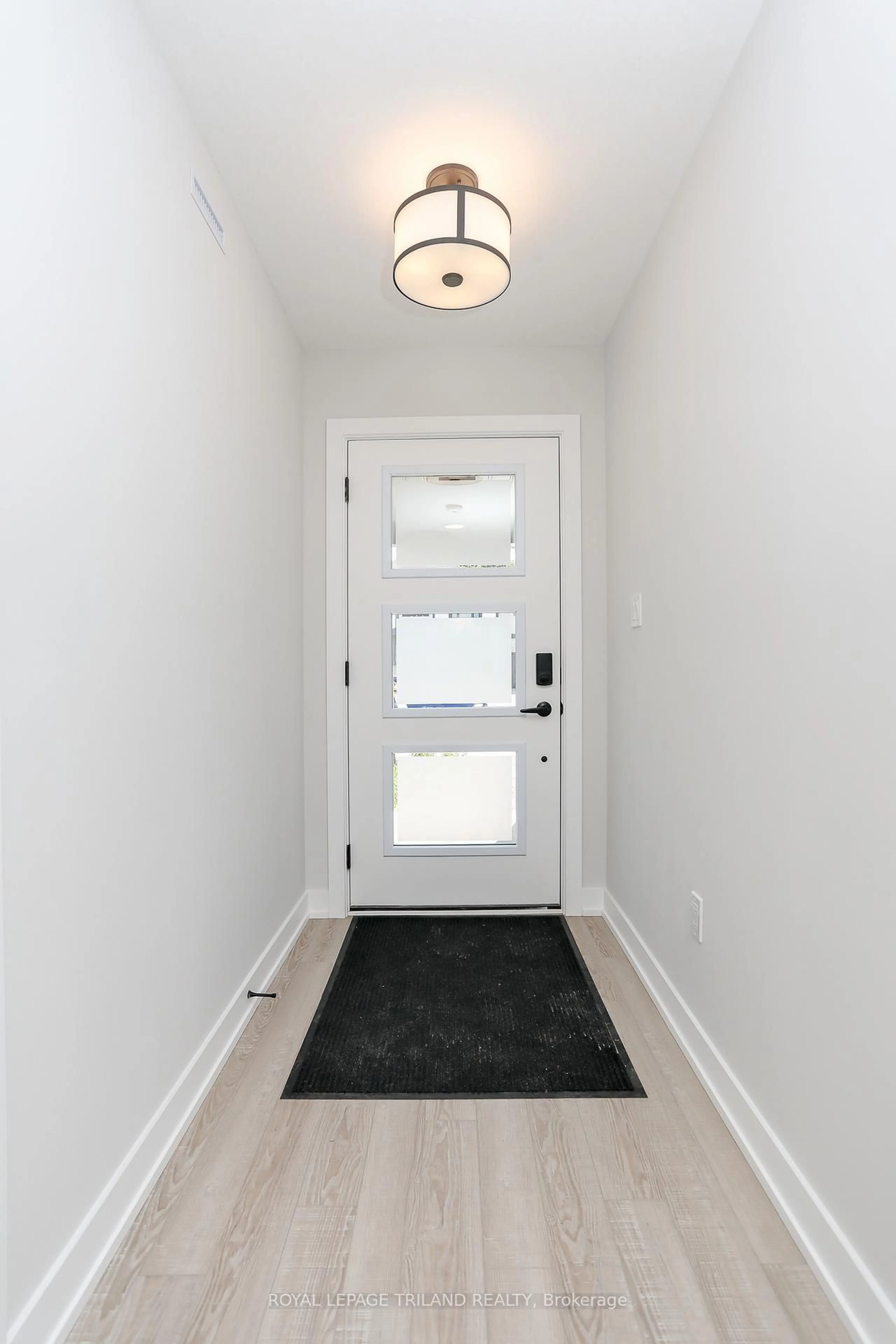 Indoor entryway for 51 White Tail Path, Central Elgin Ontario N5R 0N7