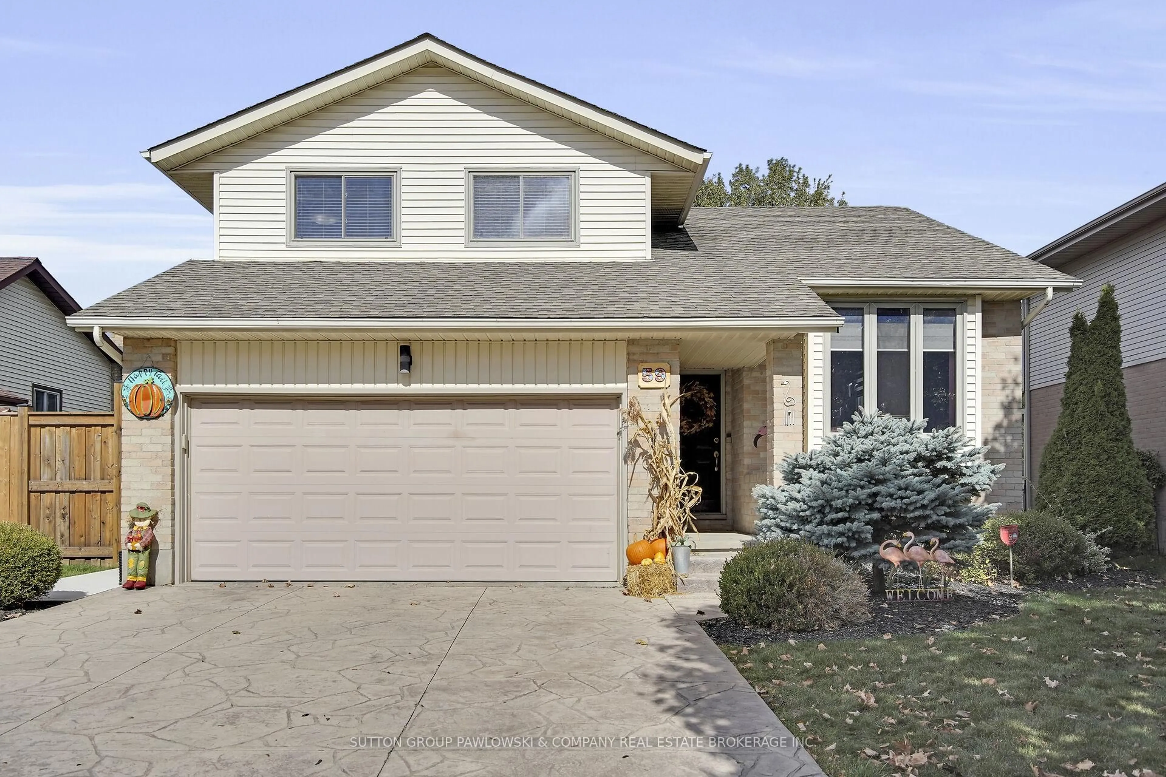 Home with vinyl exterior material, street for 59 Golfview Cres, London South Ontario N6C 5N3