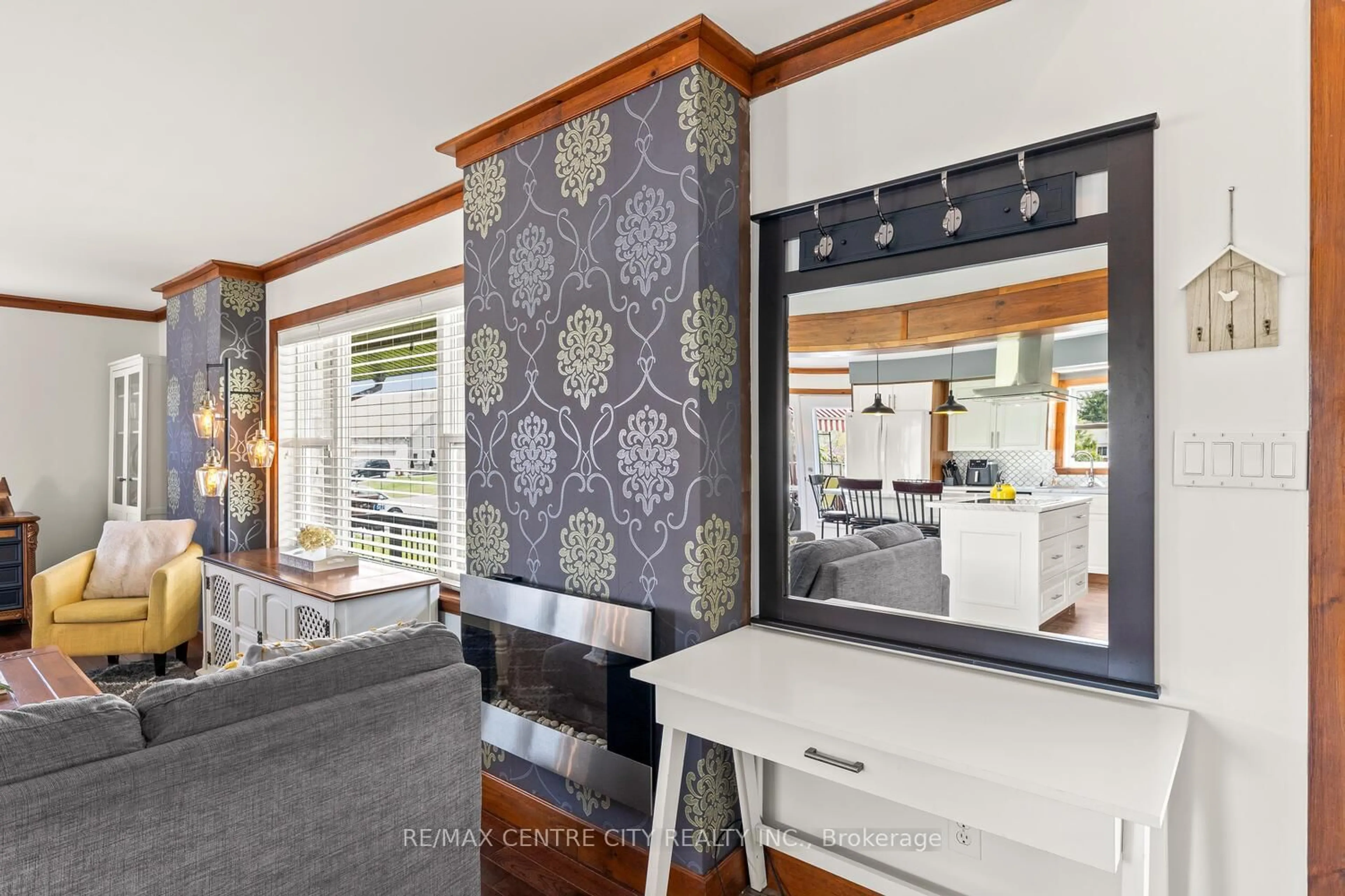 Open concept kitchen, ceramic/tile floor for 5623 Chriselle Pl, Lucan Biddulph Ontario N0M 2J0