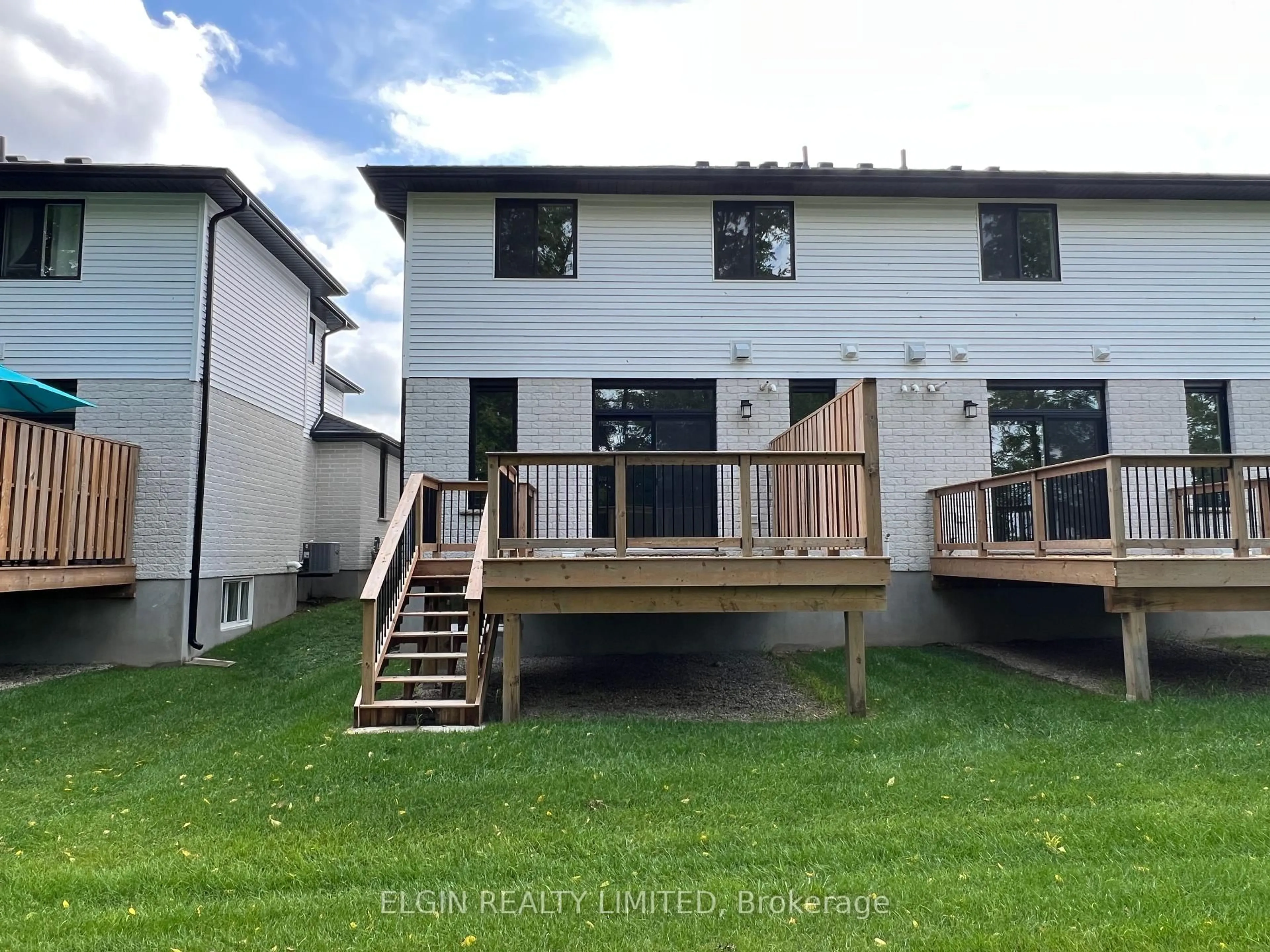 Home with vinyl exterior material, unknown for 9-49 Royal Dornoch Dr, St. Thomas Ontario N5R 0P4