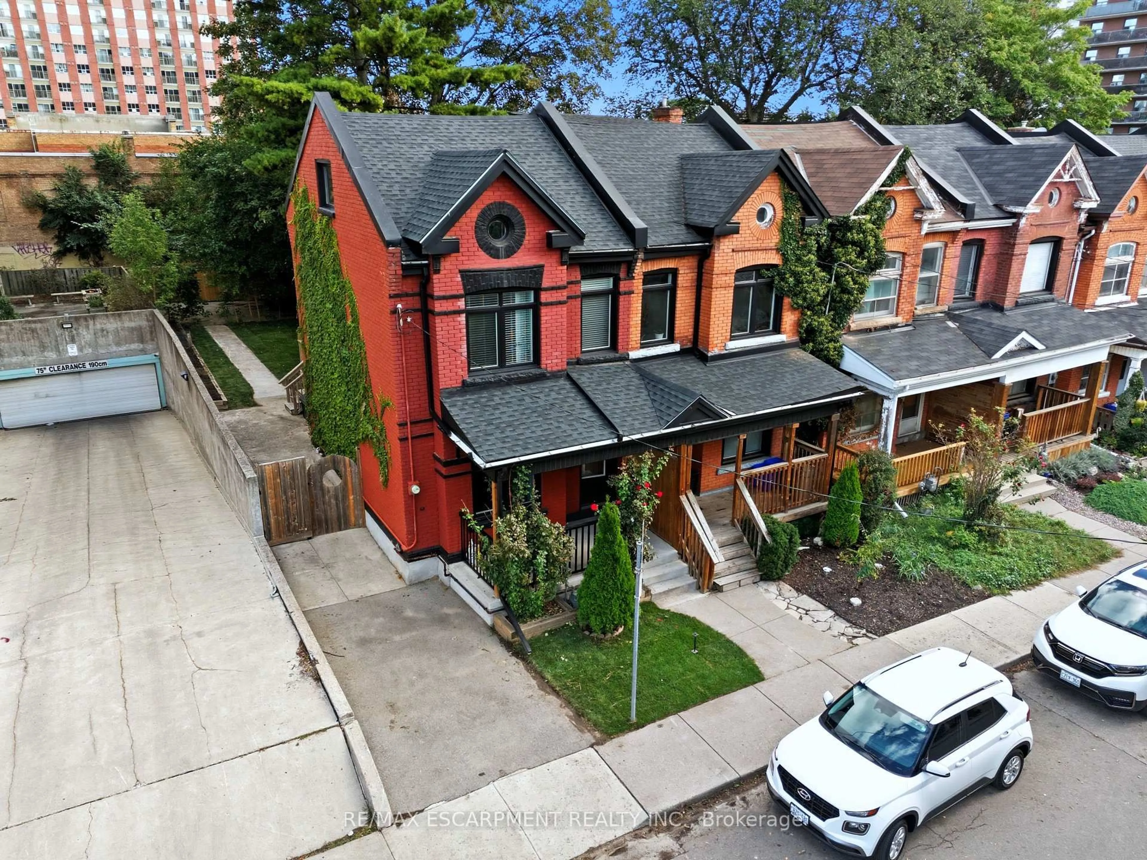 A pic from outside/outdoor area/front of a property/back of a property/a pic from drone, street for 199 Jackson St, Hamilton Ontario L8N 1L7
