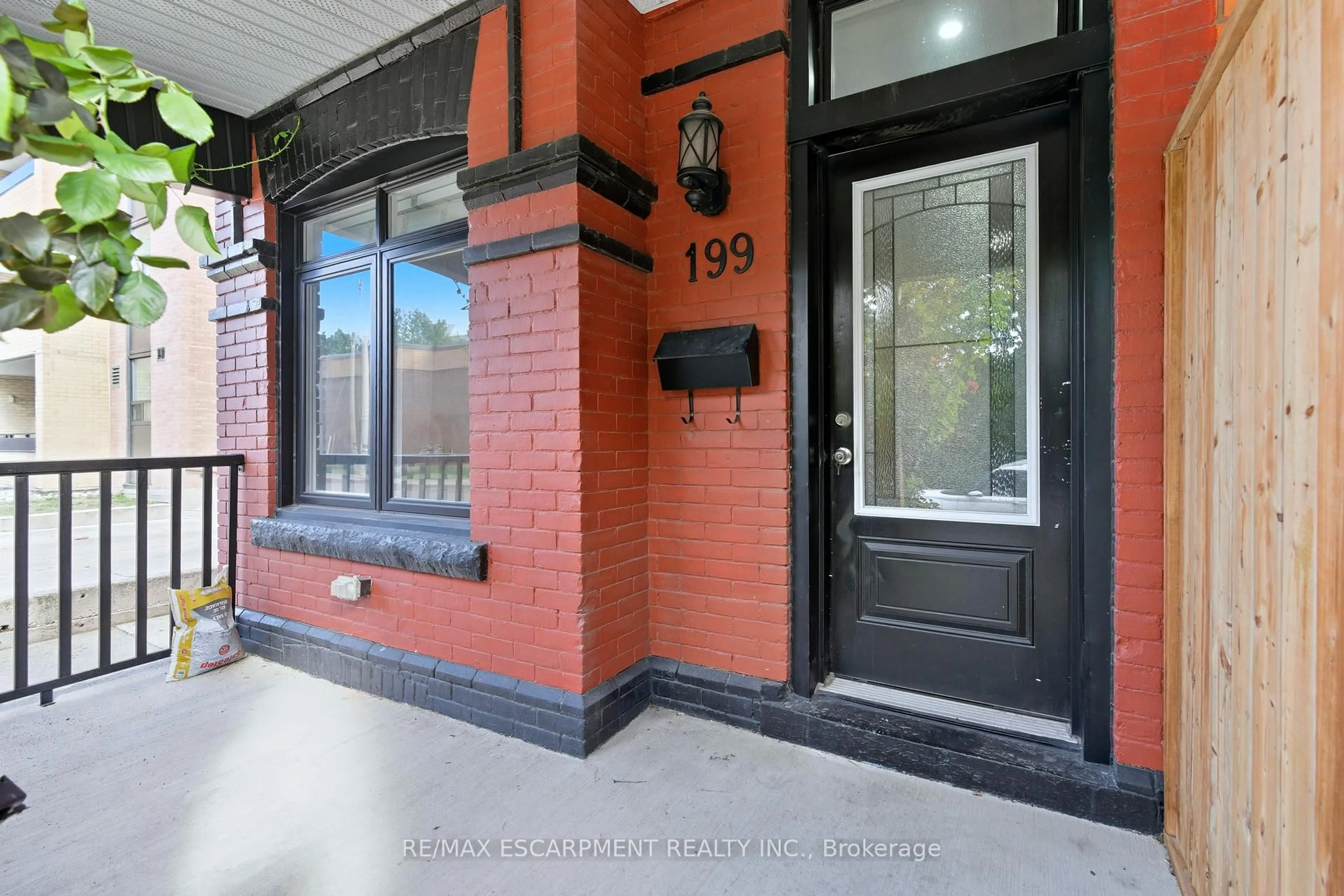 Unknown for 199 Jackson St, Hamilton Ontario L8N 1L7