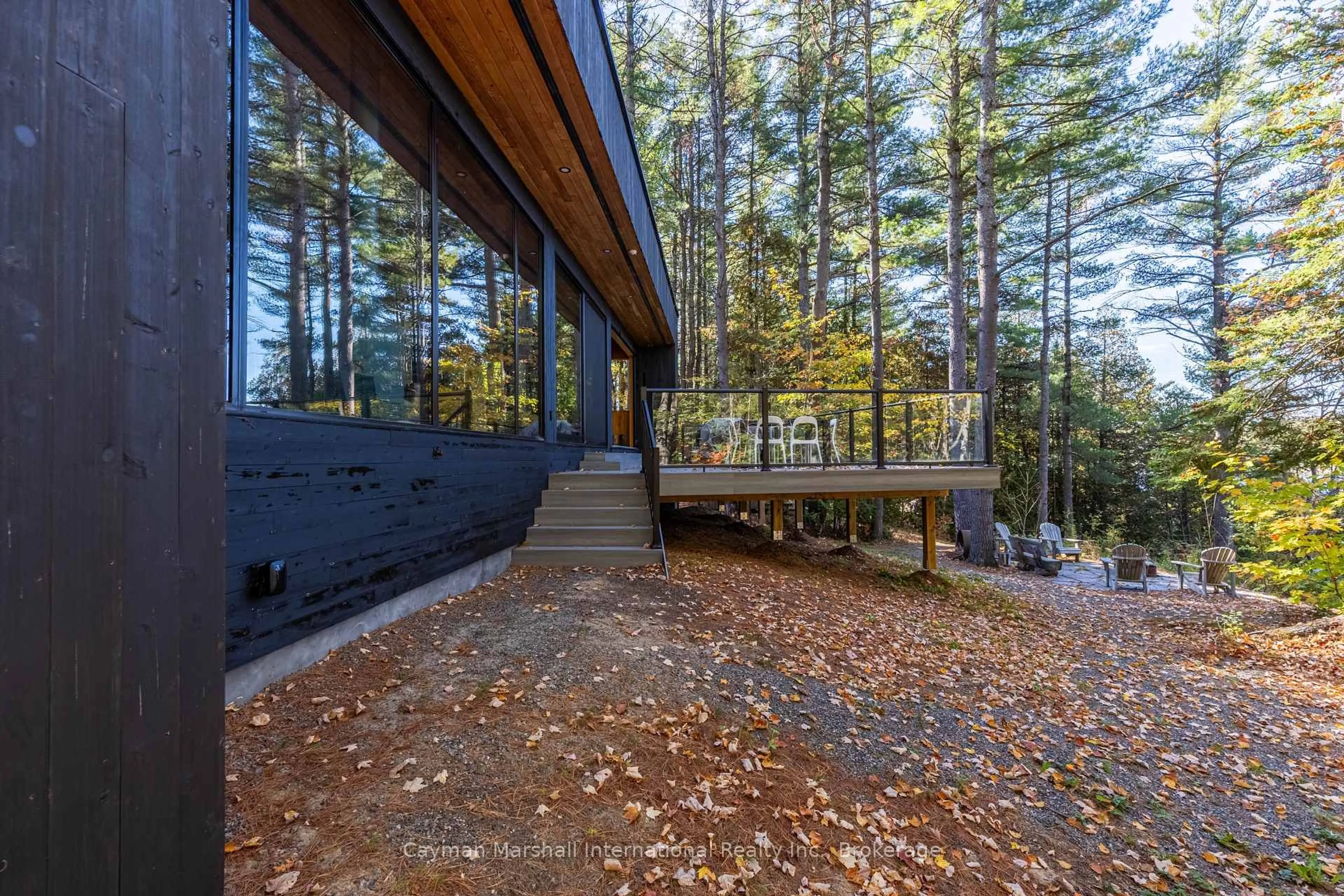 Patio, forest/trees view for 1054 Thomas Rd, Gravenhurst Ontario P1P 1R3