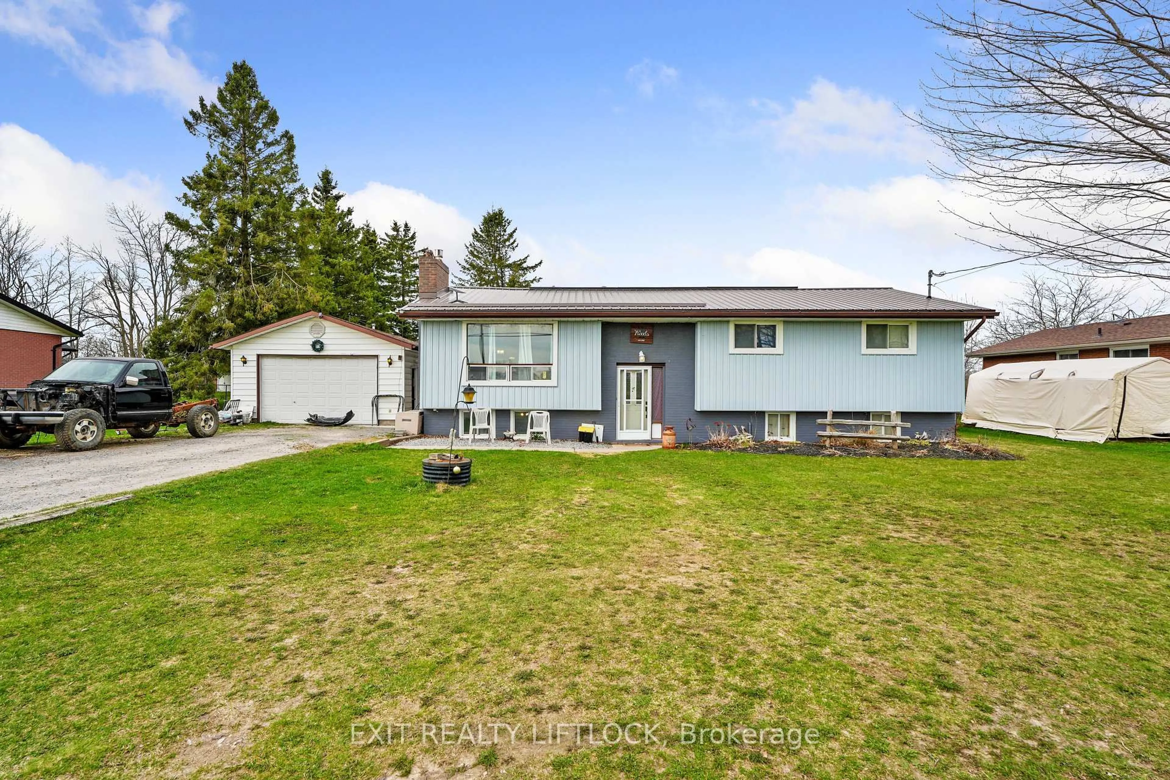 A pic from outside/outdoor area/front of a property/back of a property/a pic from drone, street for 1688 Tara Rd, Selwyn Ontario K0L 1T0