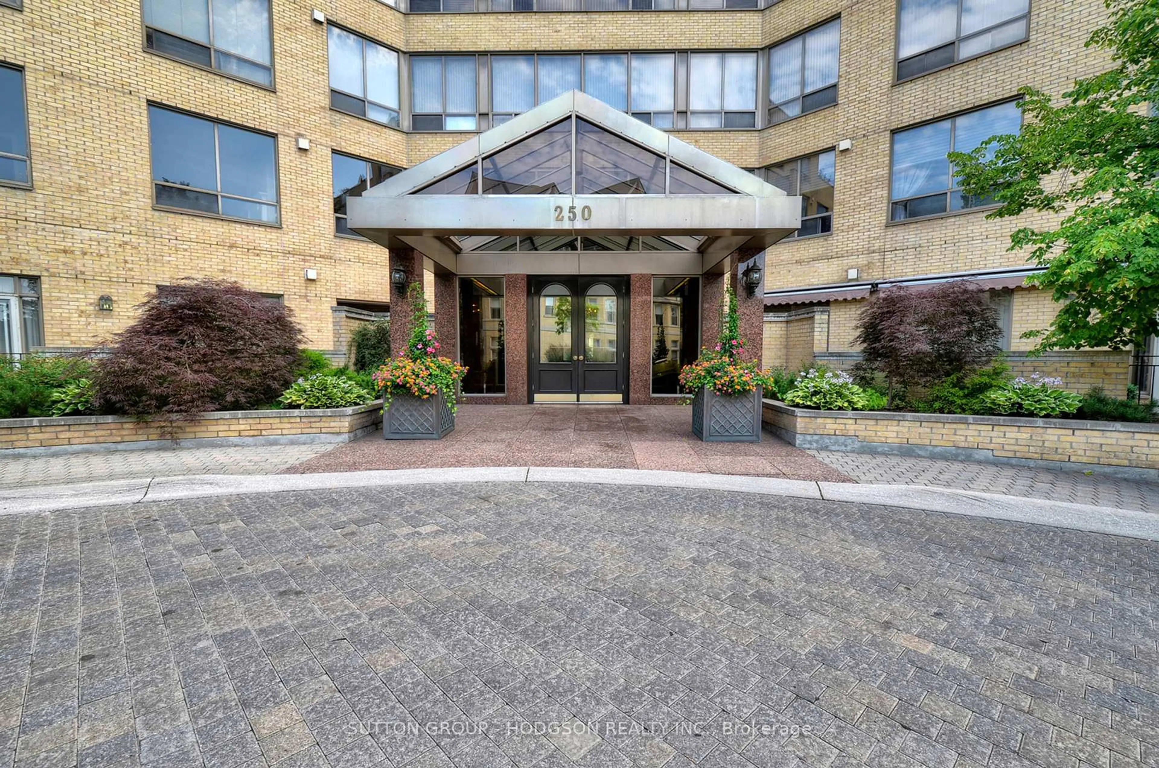 Indoor foyer for 250 Sydenham St #203, London East Ontario N6A 5S1