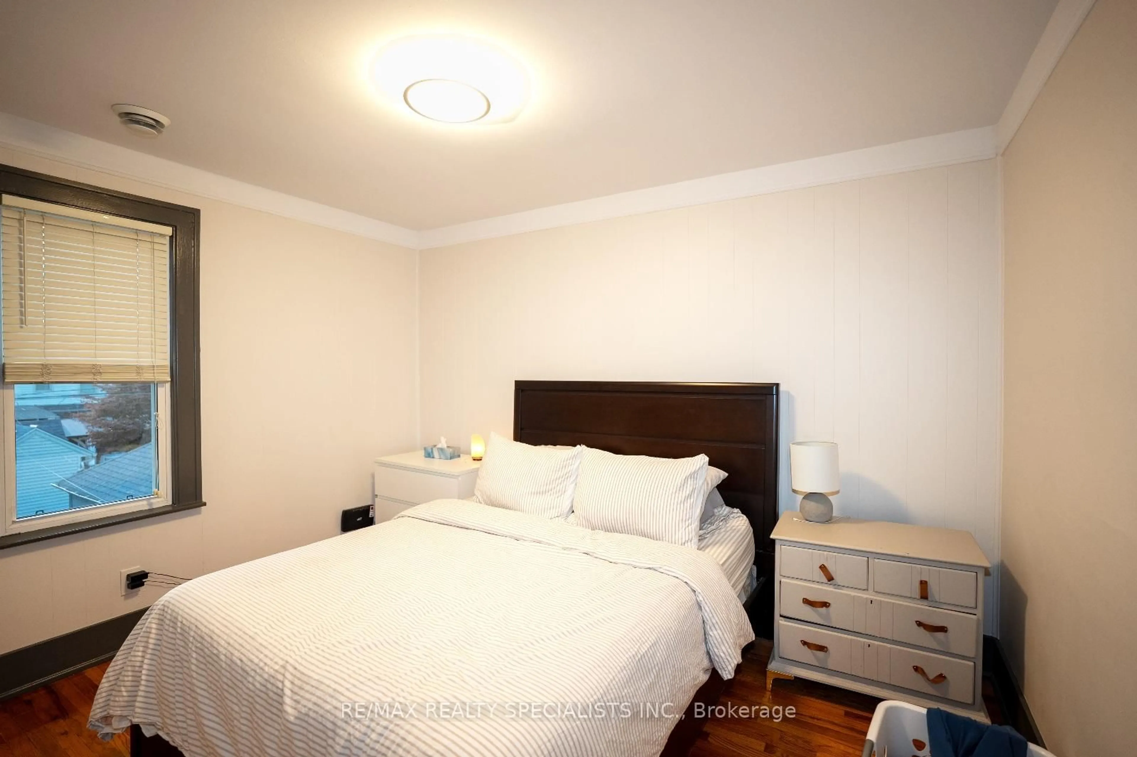 A pic of a room for 2371-2373 Lincoln Rd, Windsor Ontario N8W 2R4