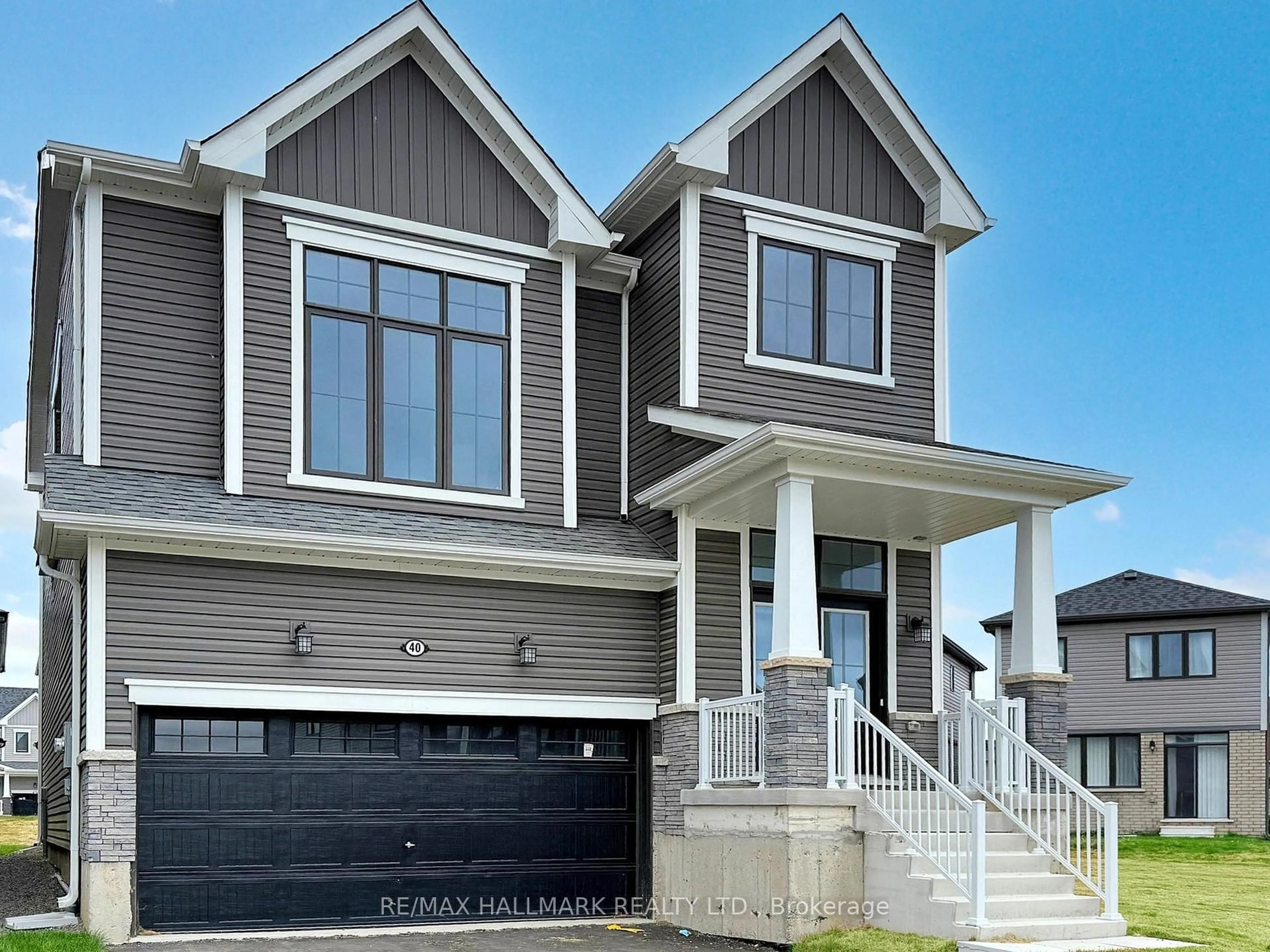 Home with vinyl exterior material, street for 40 Velvet Way, Thorold Ontario L2V 0P3