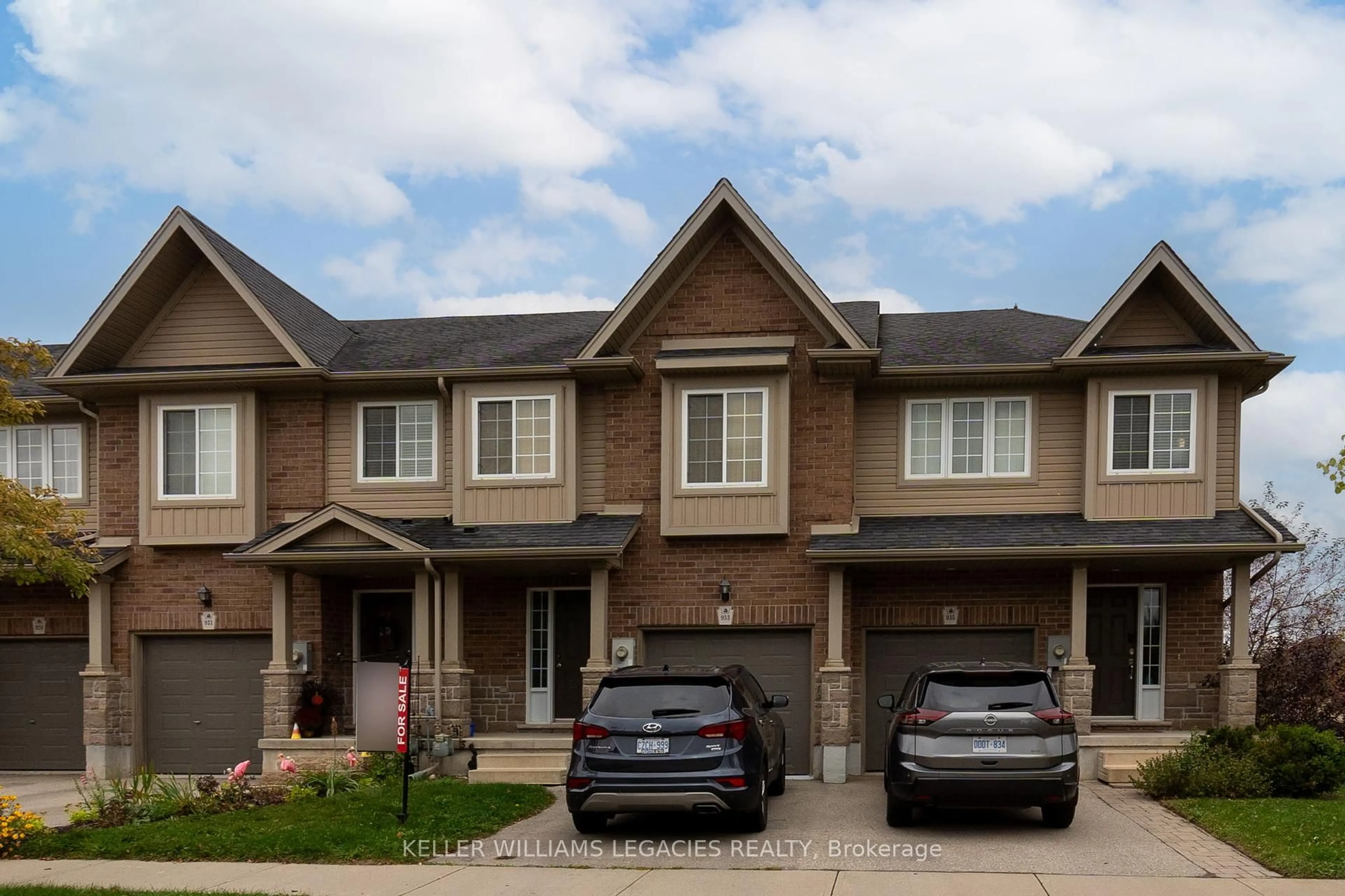 Home with brick exterior material, street for 933 Zeller Cres, Kitchener Ontario N2A 0C7