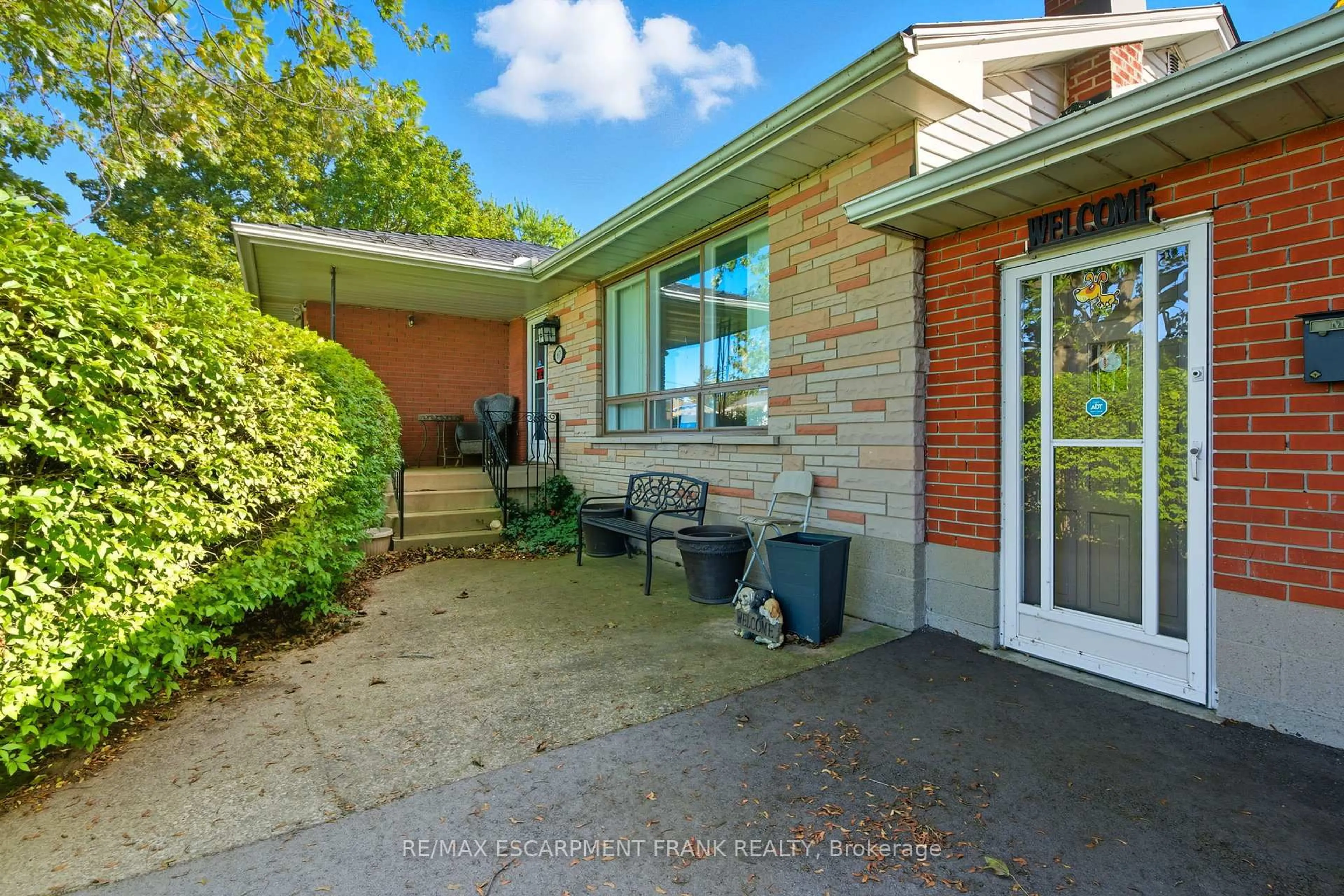 Patio, water/lake/river/ocean view for 67 Lakeside Dr, Grimsby Ontario L3M 2L3