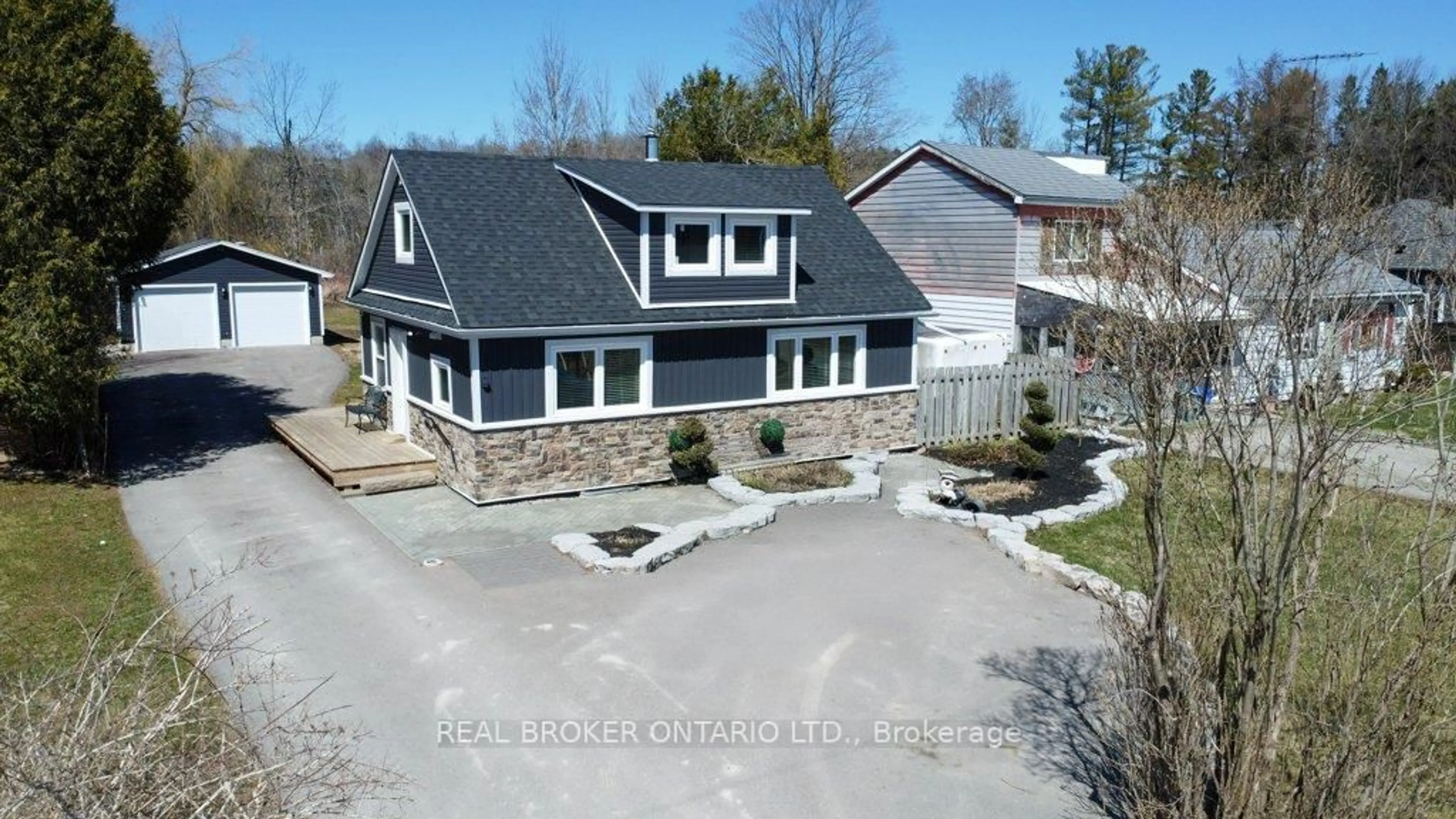 A pic from outside/outdoor area/front of a property/back of a property/a pic from drone, street for 9488 Wellington 124 Rd, Erin Ontario N0B 1T0