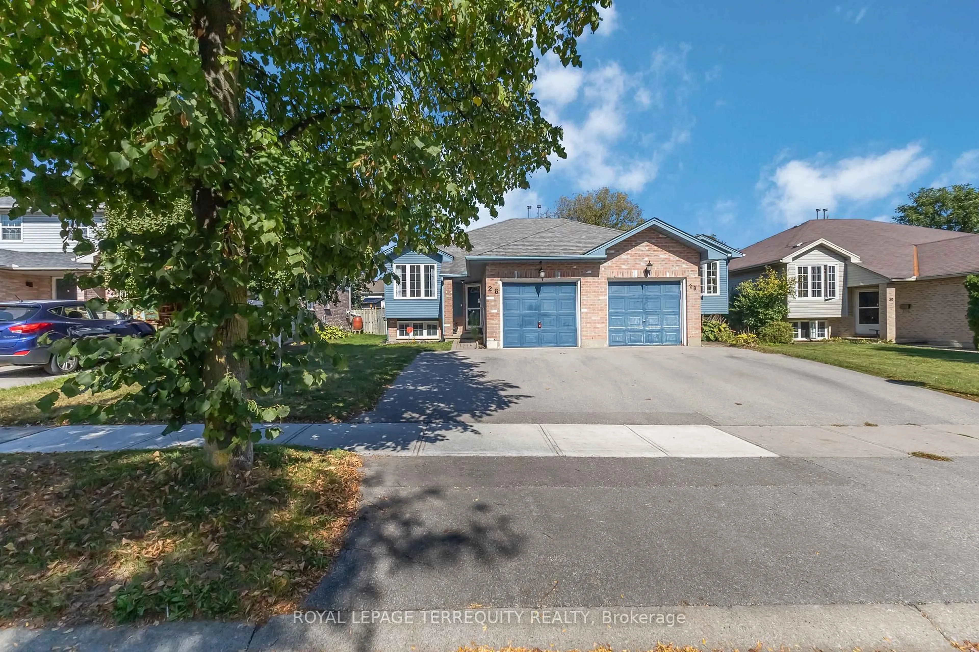 A pic from outside/outdoor area/front of a property/back of a property/a pic from drone, street for 26 Joliet St, London East Ontario N5V 4V9