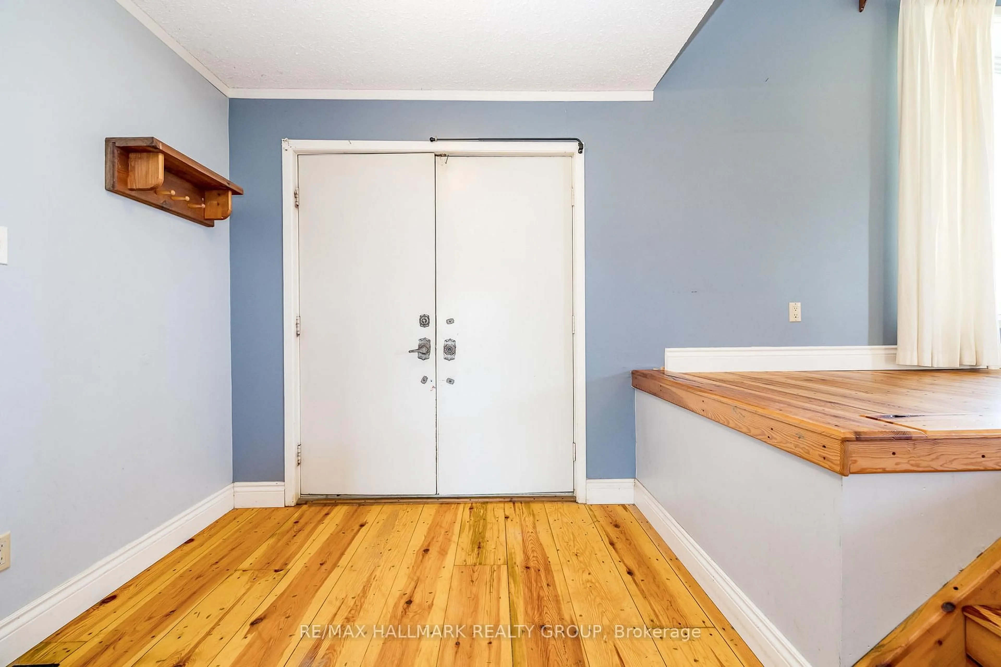 Indoor entryway for 4200 Ashton Station Rd, Ashton Ontario K0A 1B0