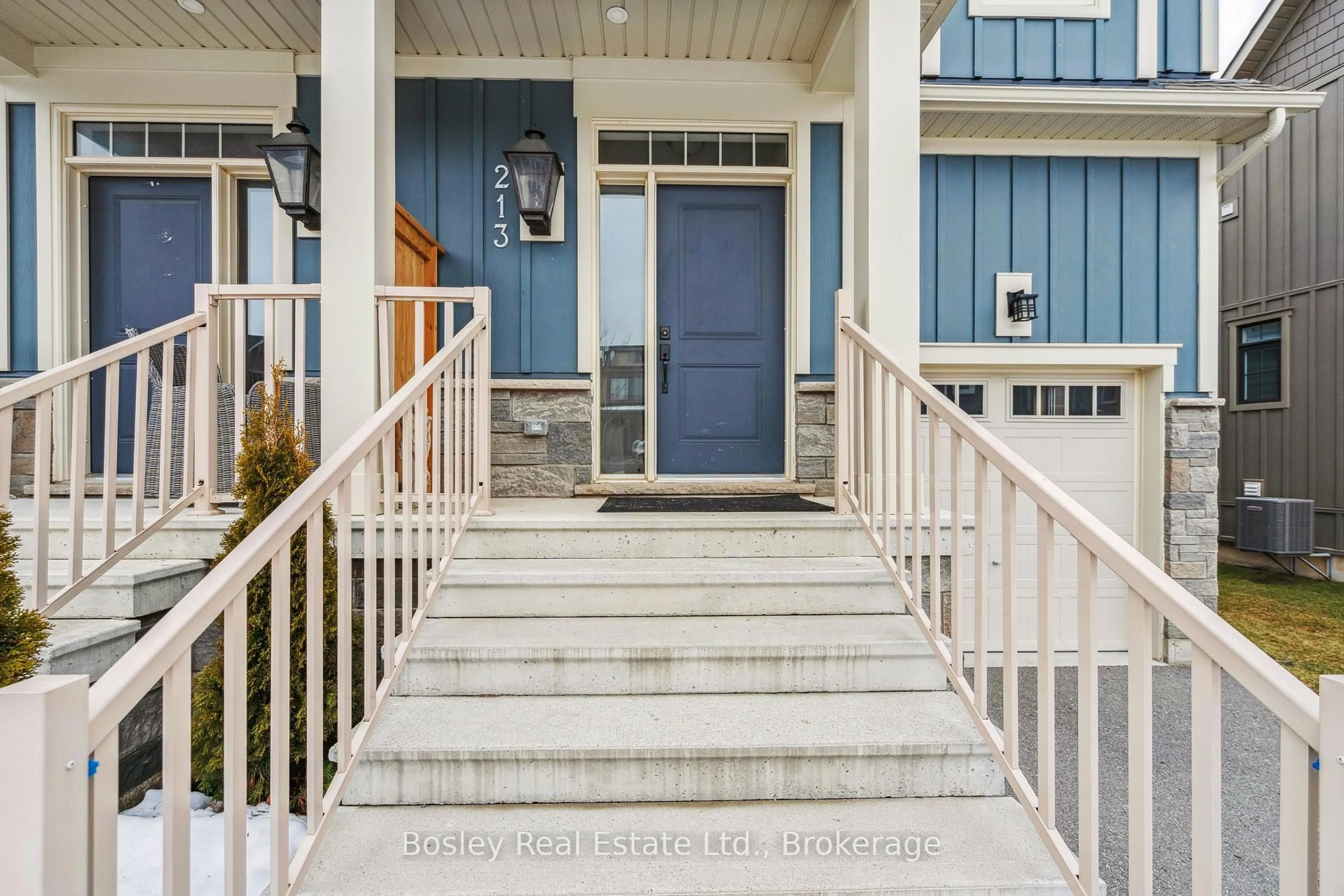 Indoor entryway for 213 YELLOW BIRCH Cres, Blue Mountains Ontario L9Y 0R4