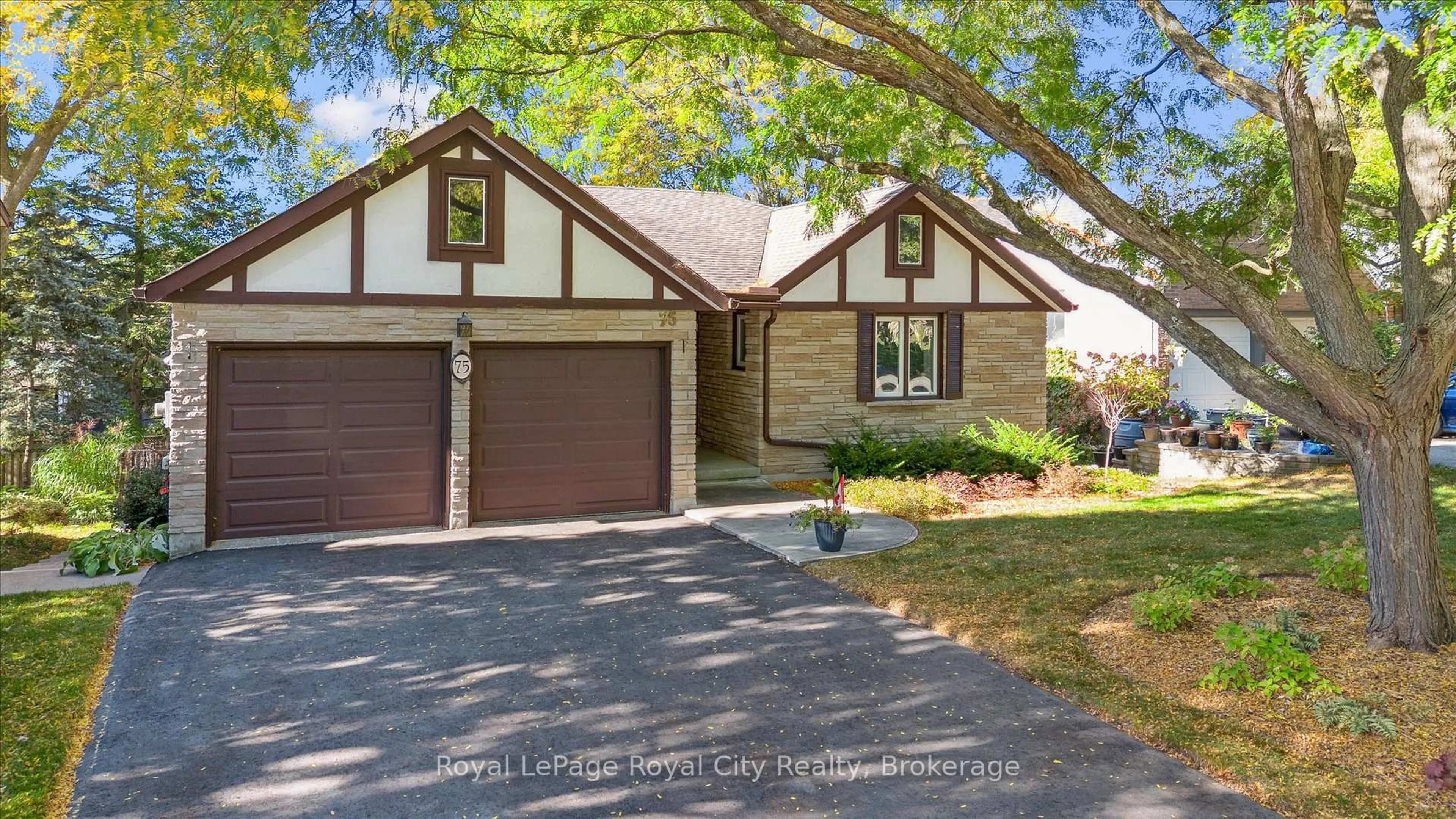 Home with vinyl exterior material, street for 75 Shadybrook Cres, Guelph Ontario N1G 3H6