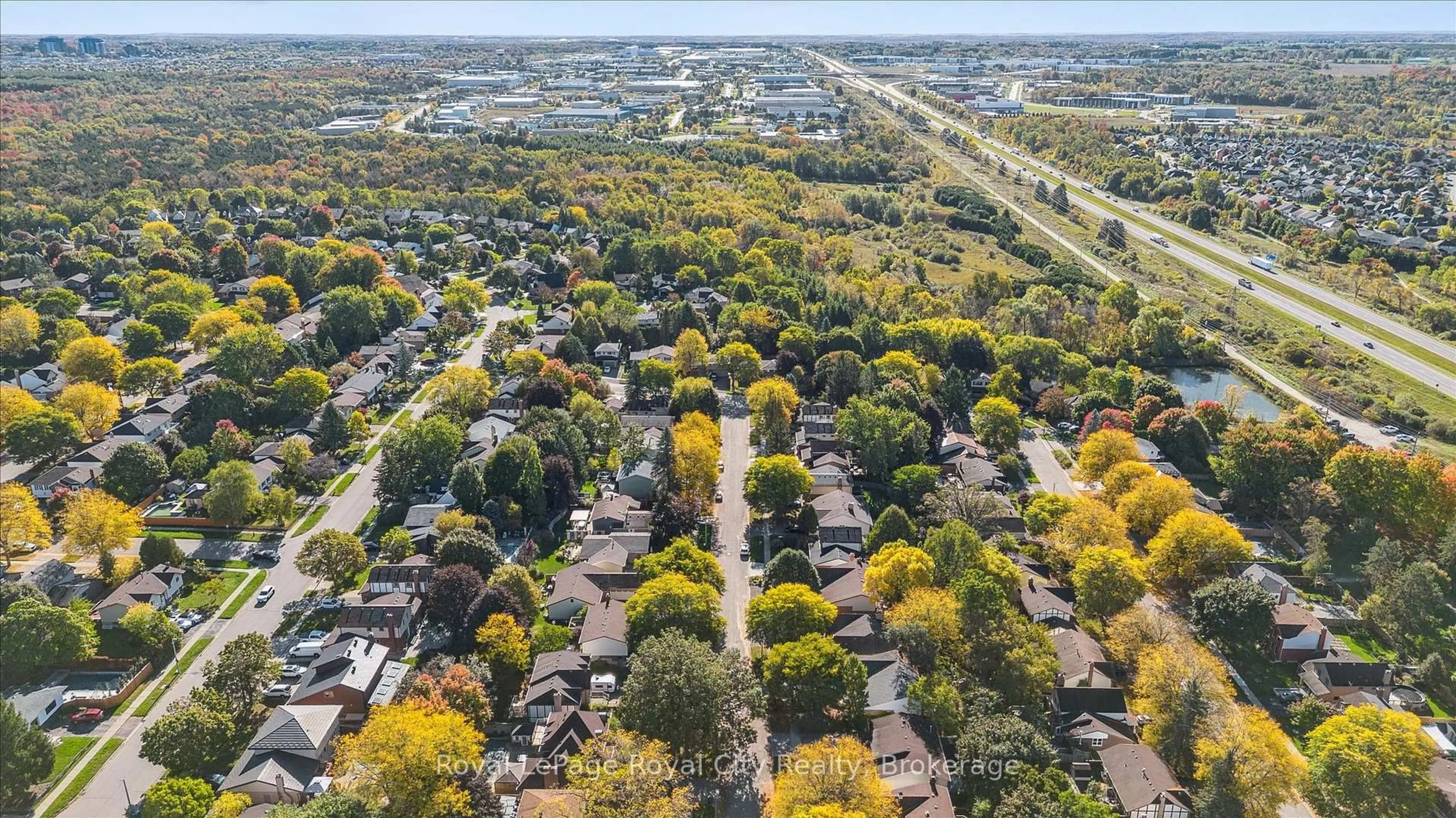 A pic from outside/outdoor area/front of a property/back of a property/a pic from drone, street for 75 Shadybrook Cres, Guelph Ontario N1G 3H6