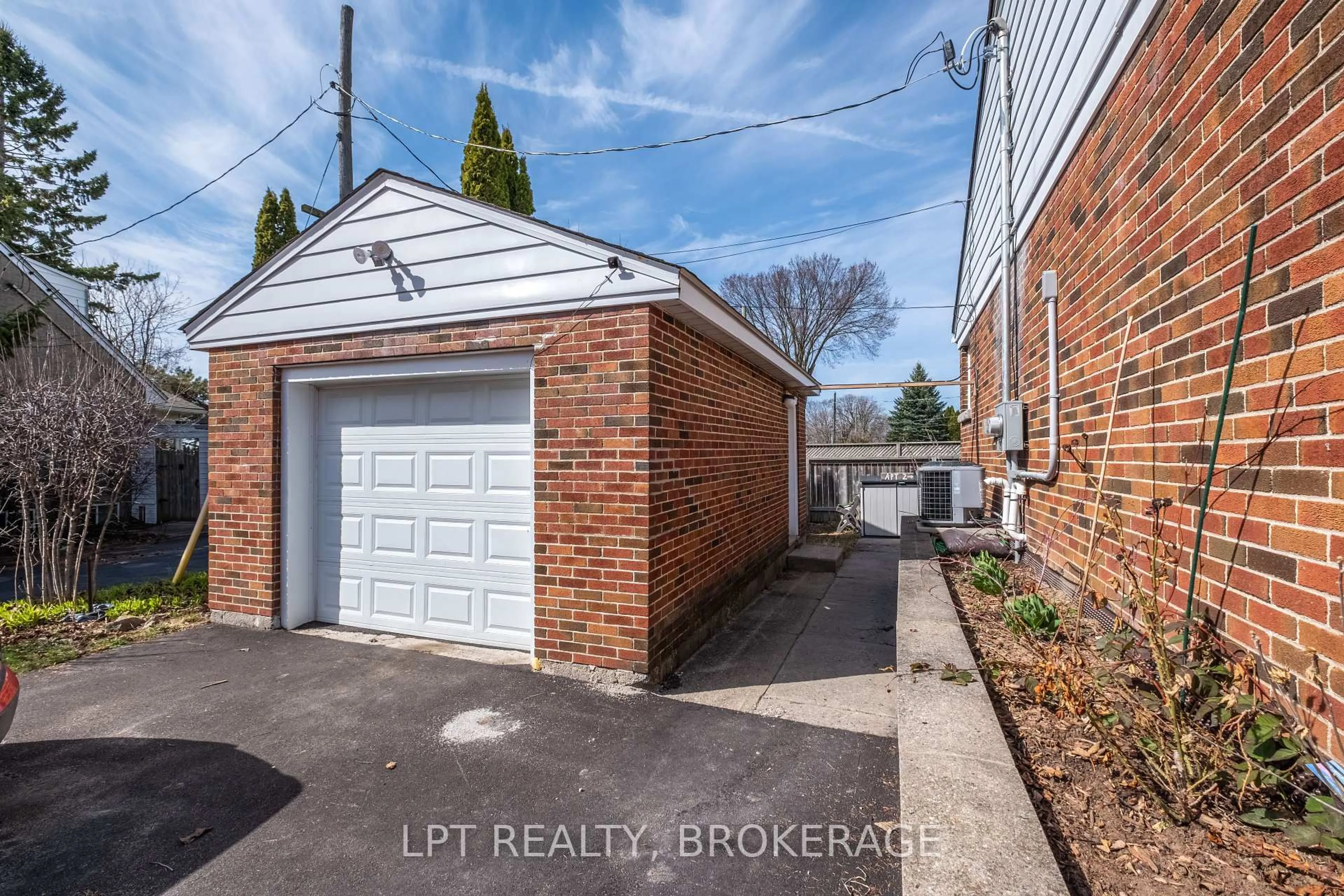Storage room or clothes room or walk-in closet for 9 Elizabeth Ave, Kingston Ontario K7M 3G9