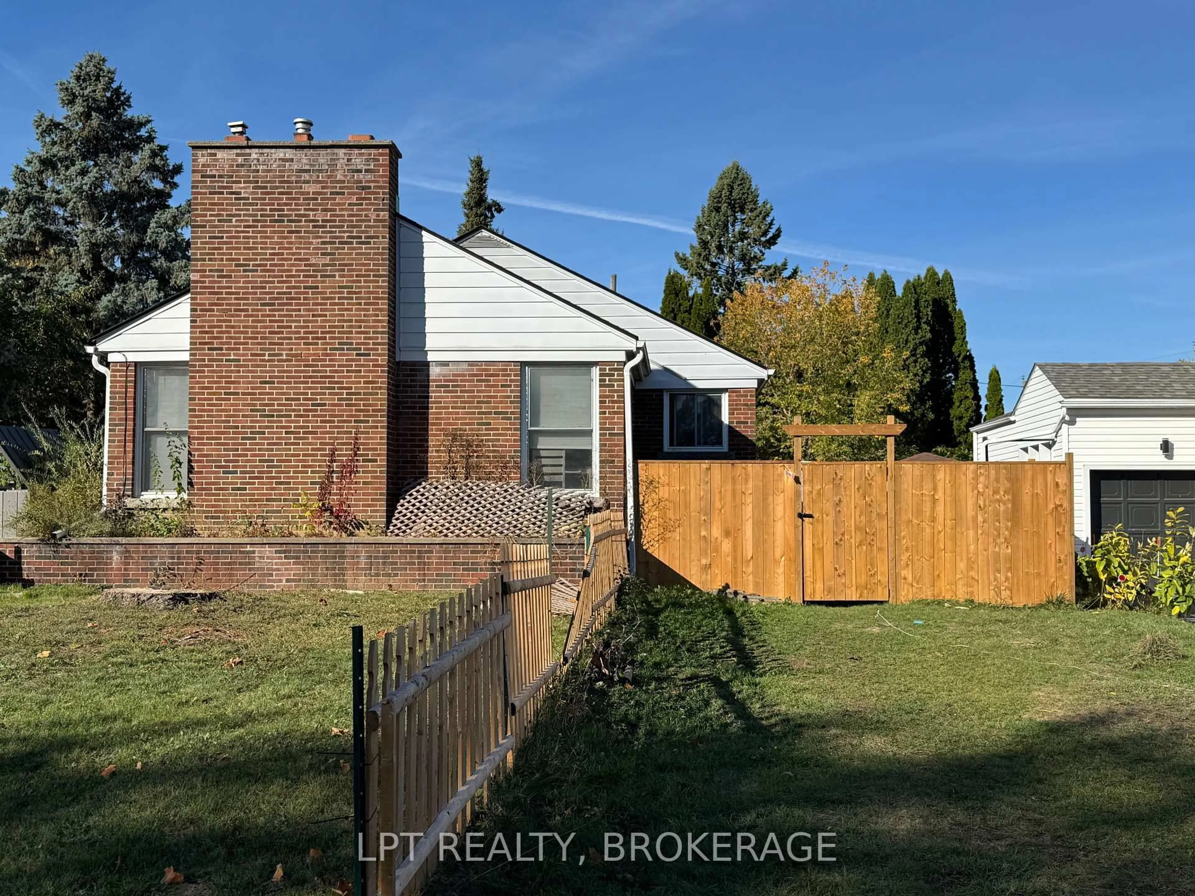 A pic from outside/outdoor area/front of a property/back of a property/a pic from drone, street for 9 Elizabeth Ave, Kingston Ontario K7M 3G9