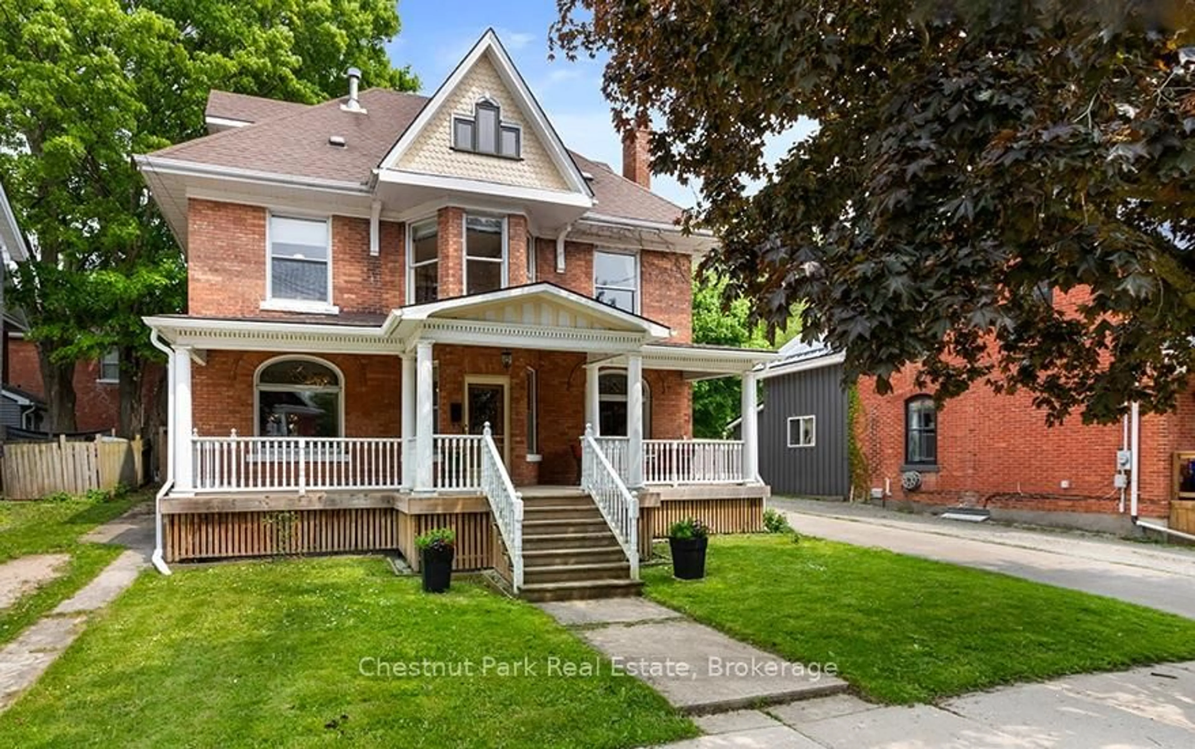 Home with brick exterior material, street for 689 4th Ave, Owen Sound Ontario N4K 2N3