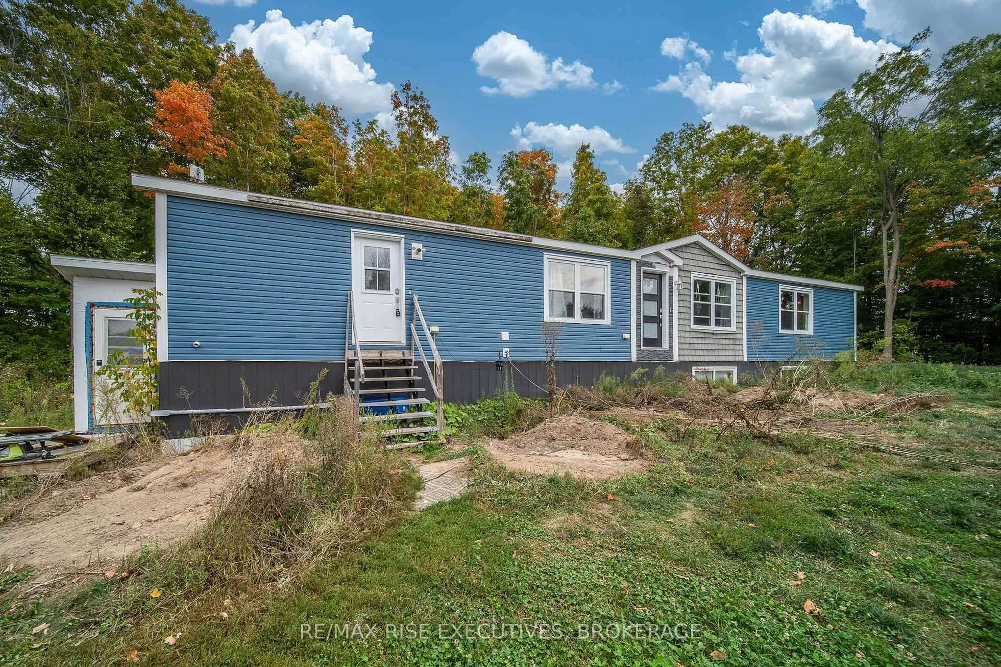 Home with vinyl exterior material, unknown for 310 Berryton Rd, Leeds and the Thousand Islands Ontario K0H 2N0