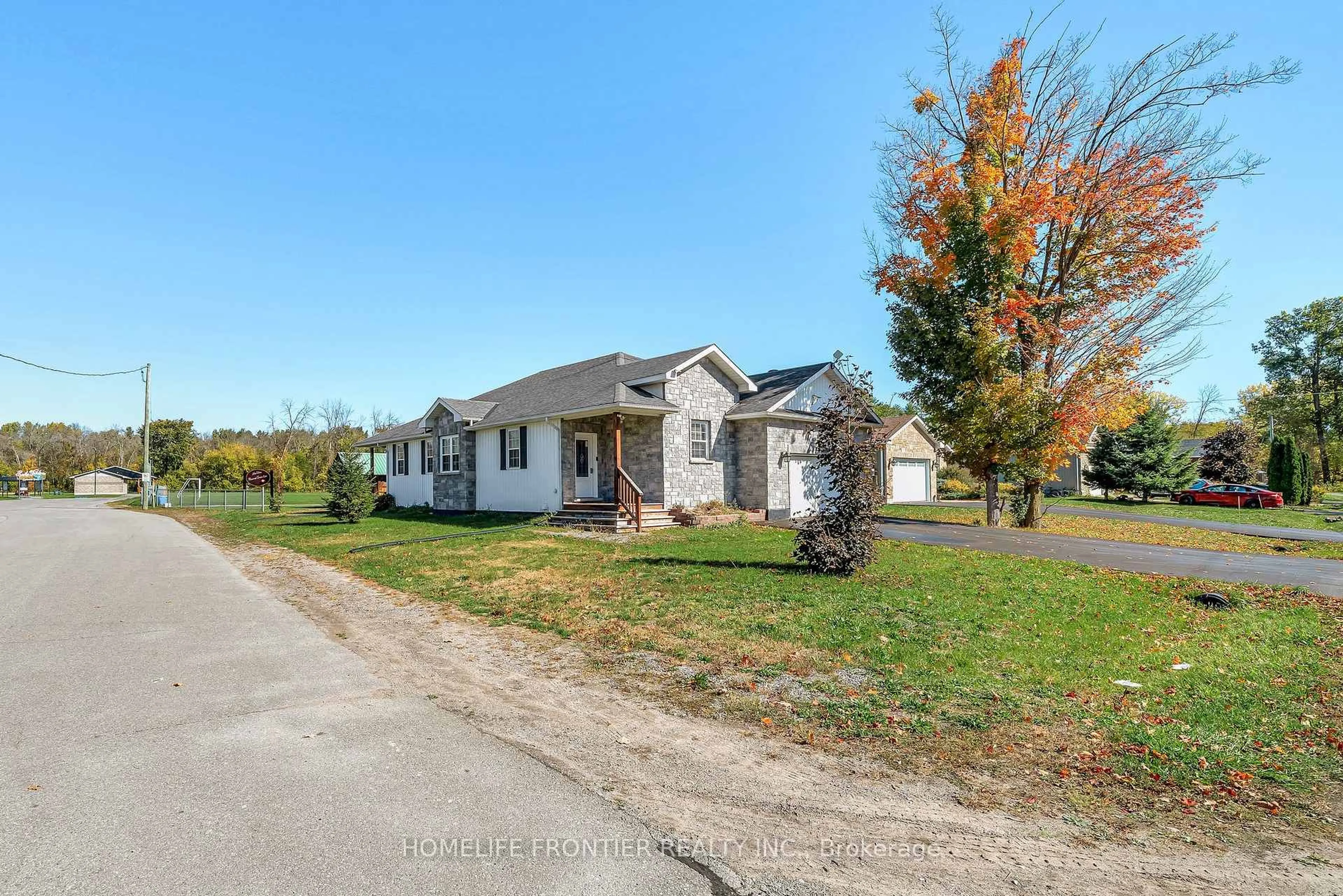 A pic from outside/outdoor area/front of a property/back of a property/a pic from drone, street for 171 Alexander St, Tweed Ontario K0K 3J0
