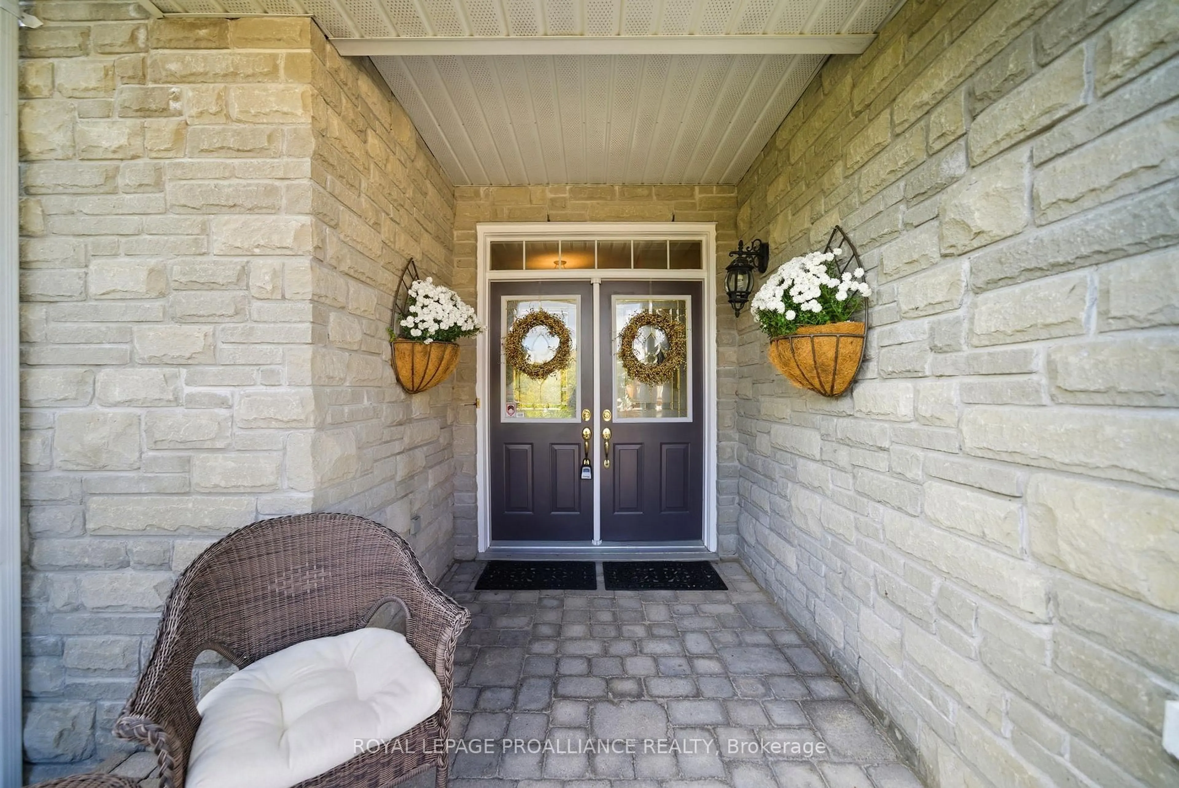 Indoor entryway for 46 Jarvis Dr, Port Hope Ontario L1A 4K5
