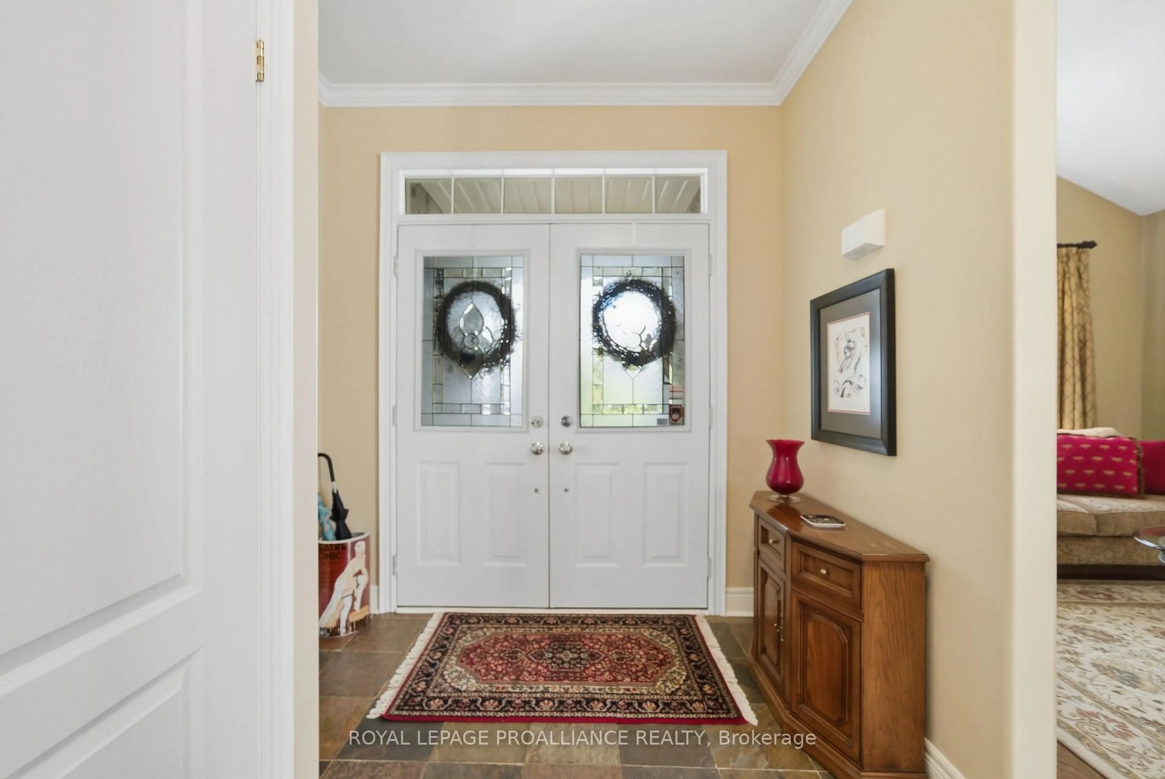 Indoor entryway for 46 Jarvis Dr, Port Hope Ontario L1A 4K5