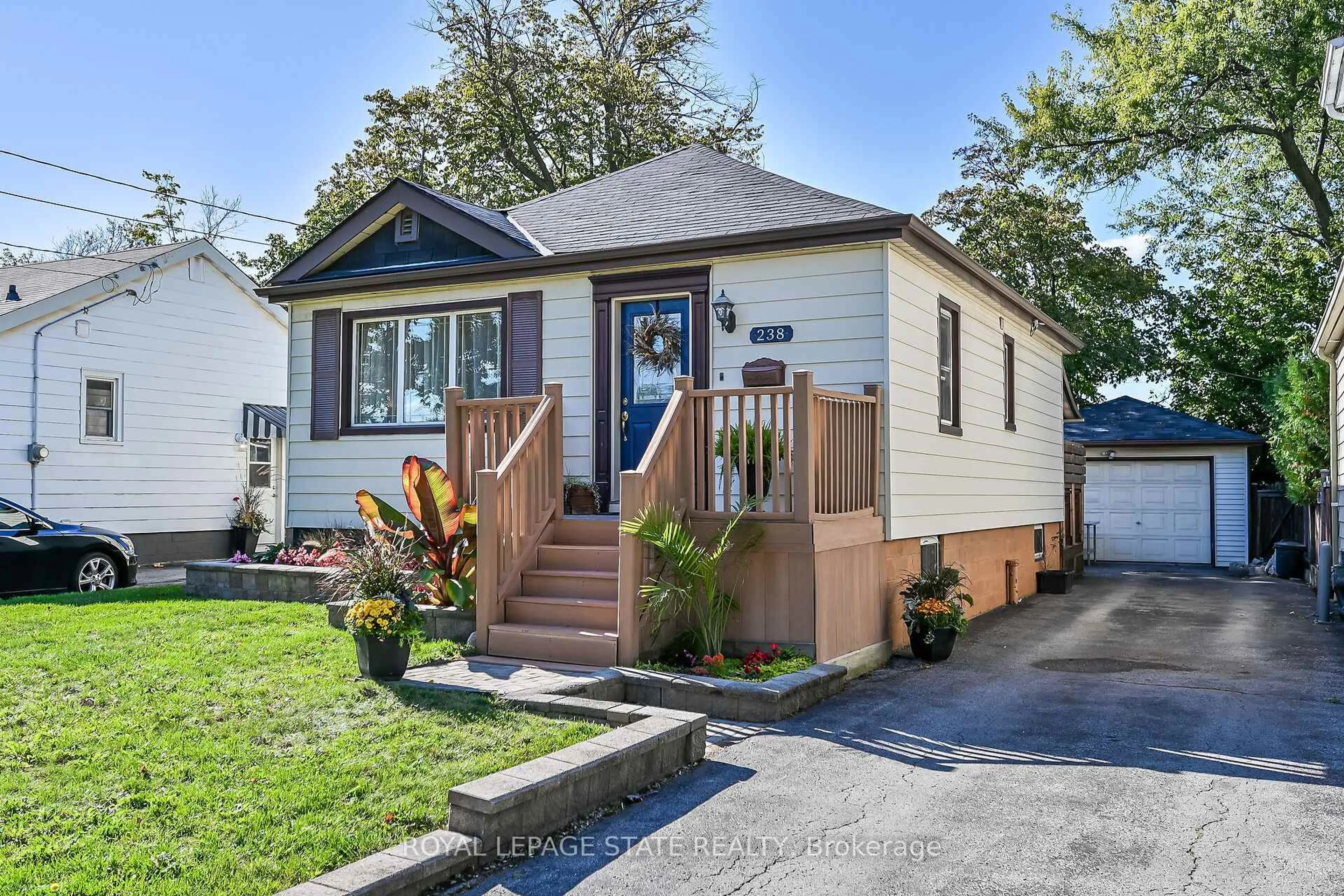 Home with vinyl exterior material, street for 238 East 43rd St, Hamilton Ontario L8T 3C5