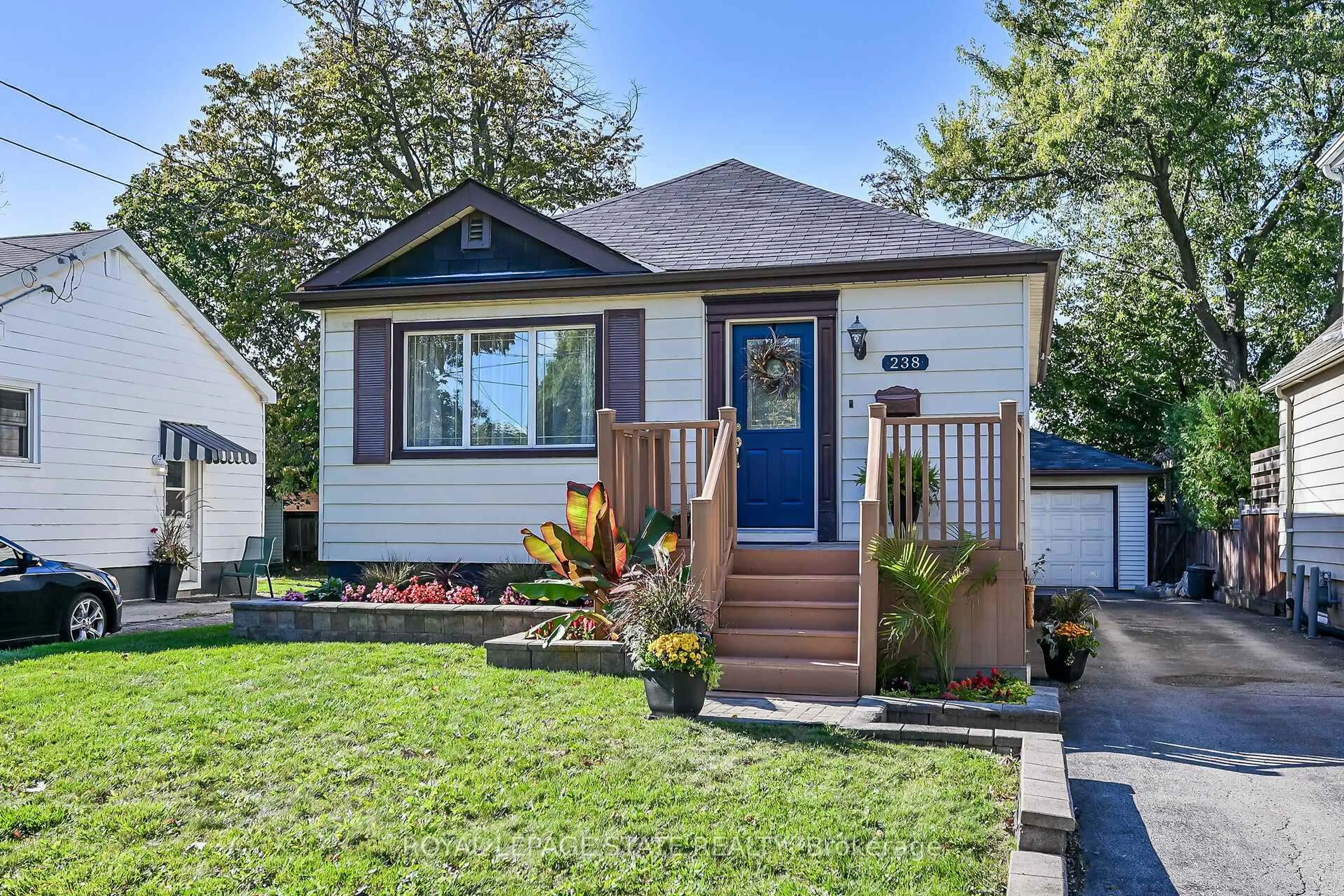 Home with vinyl exterior material, street for 238 East 43rd St, Hamilton Ontario L8T 3C5