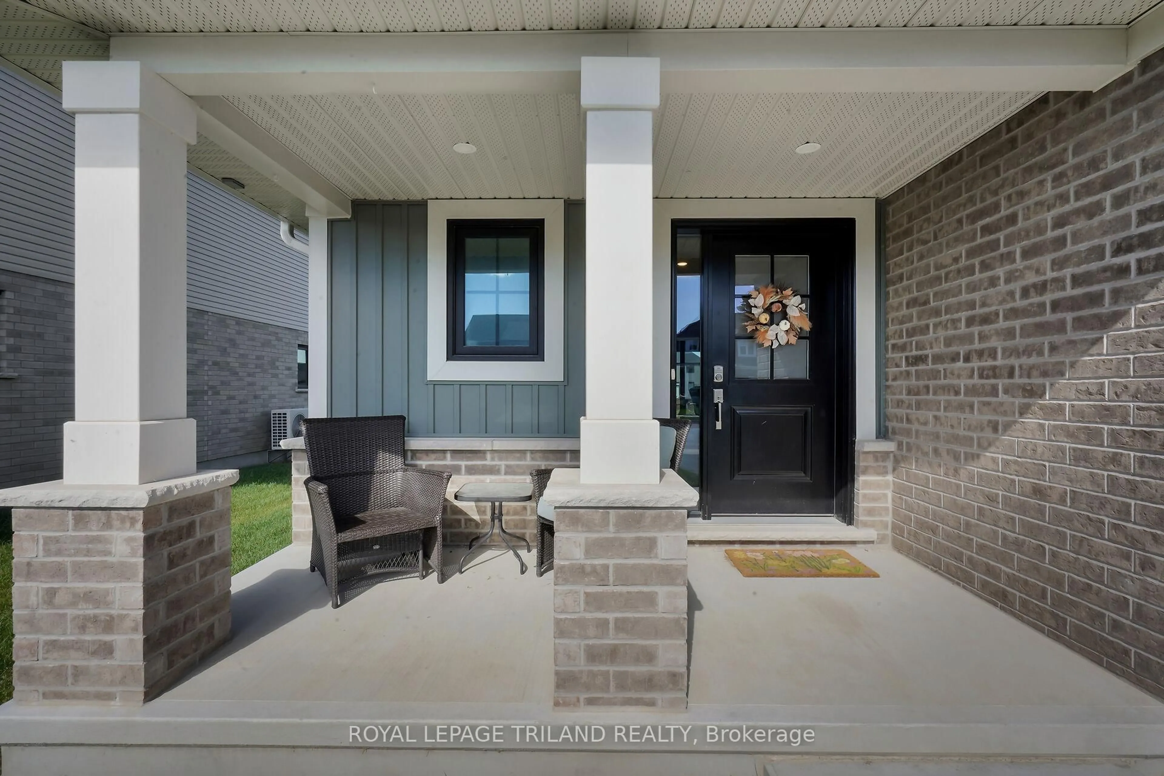 Indoor entryway for 103 EMPIRE Pkwy, St. Thomas Ontario N6J 3K1