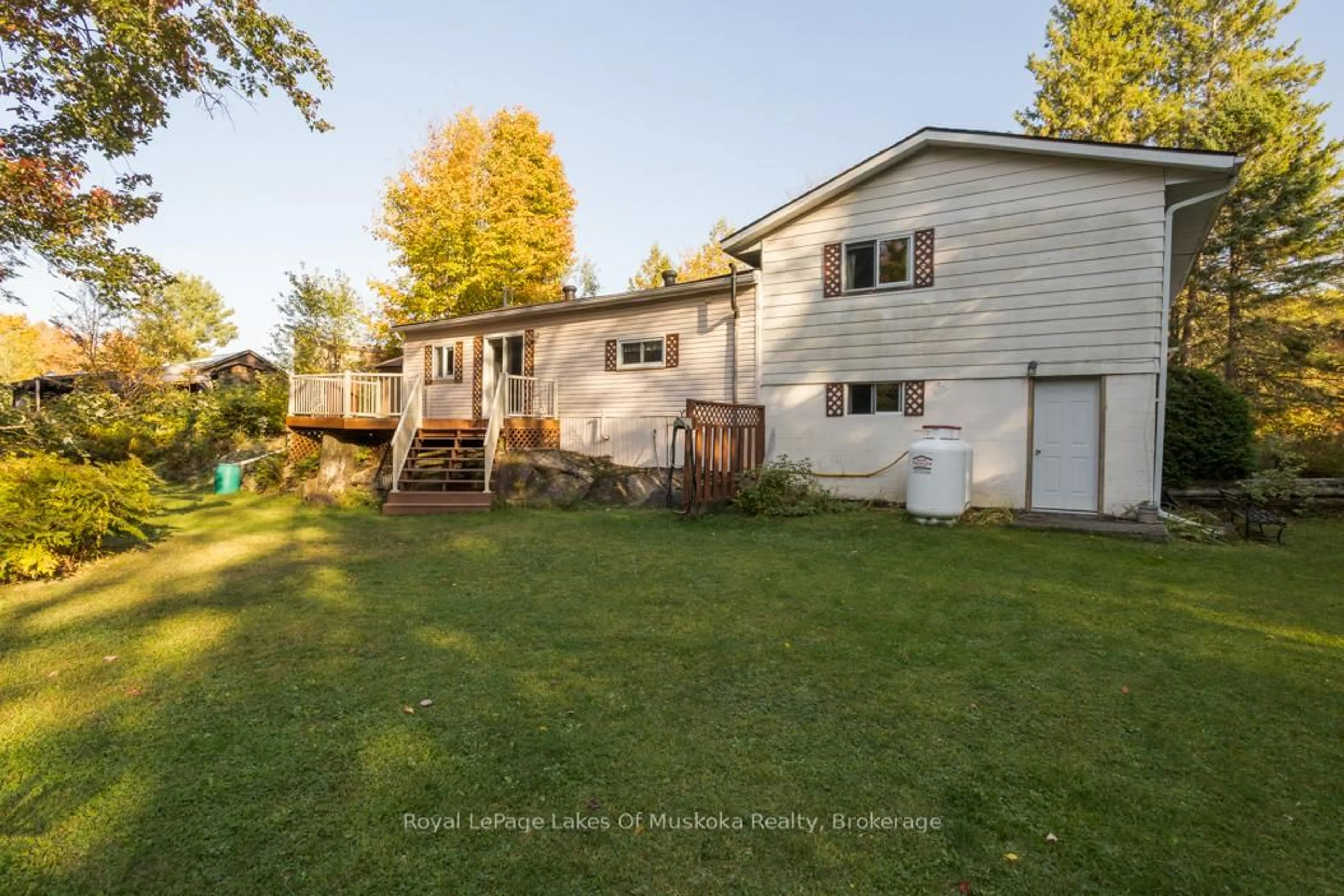 A pic from outside/outdoor area/front of a property/back of a property/a pic from drone, water/lake/river/ocean view for 1397 Fraserburg Rd, Bracebridge Ontario P1L 0A1