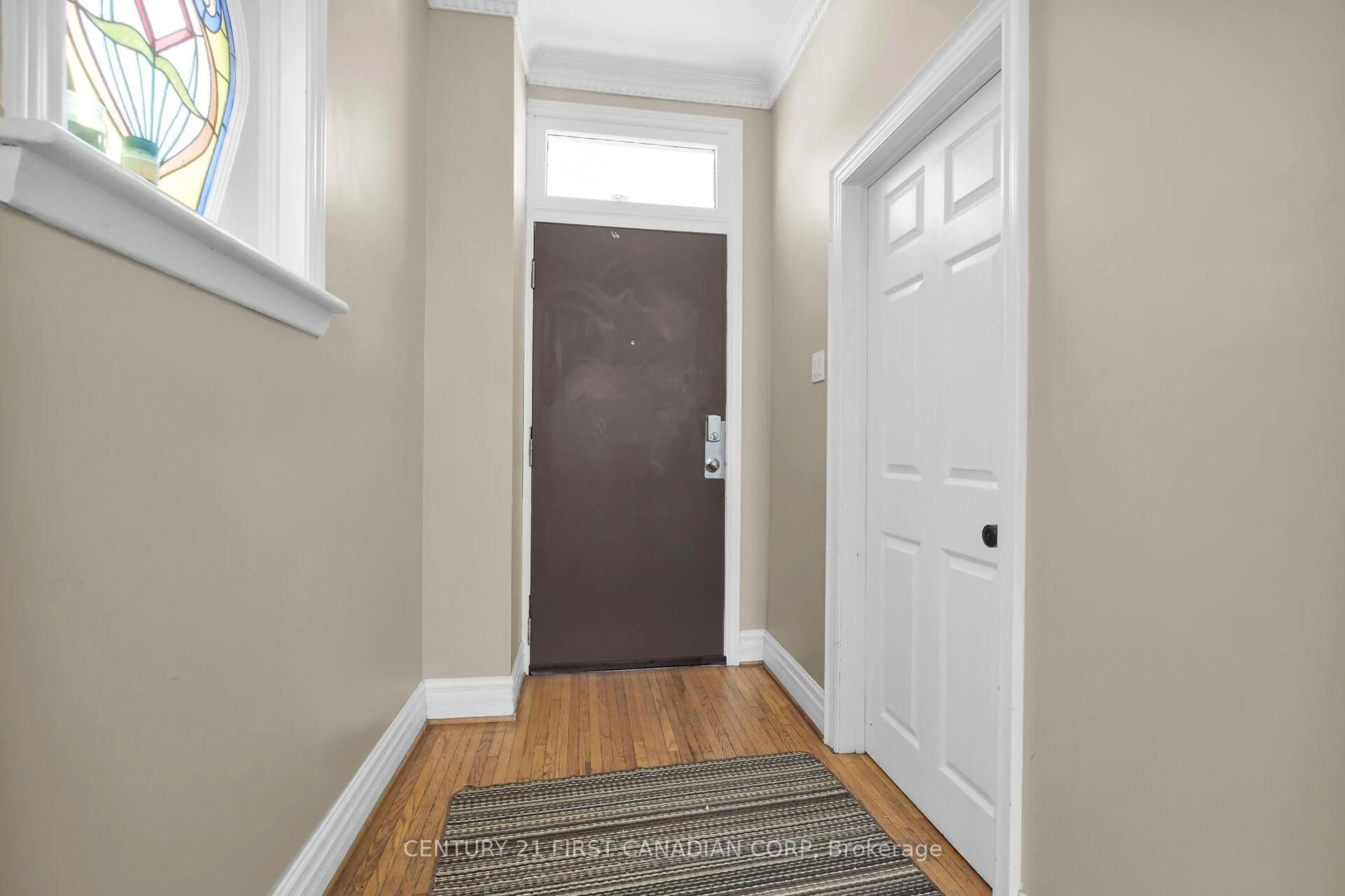 Indoor entryway for 578 Oxford St, London East Ontario N5Y 3J1