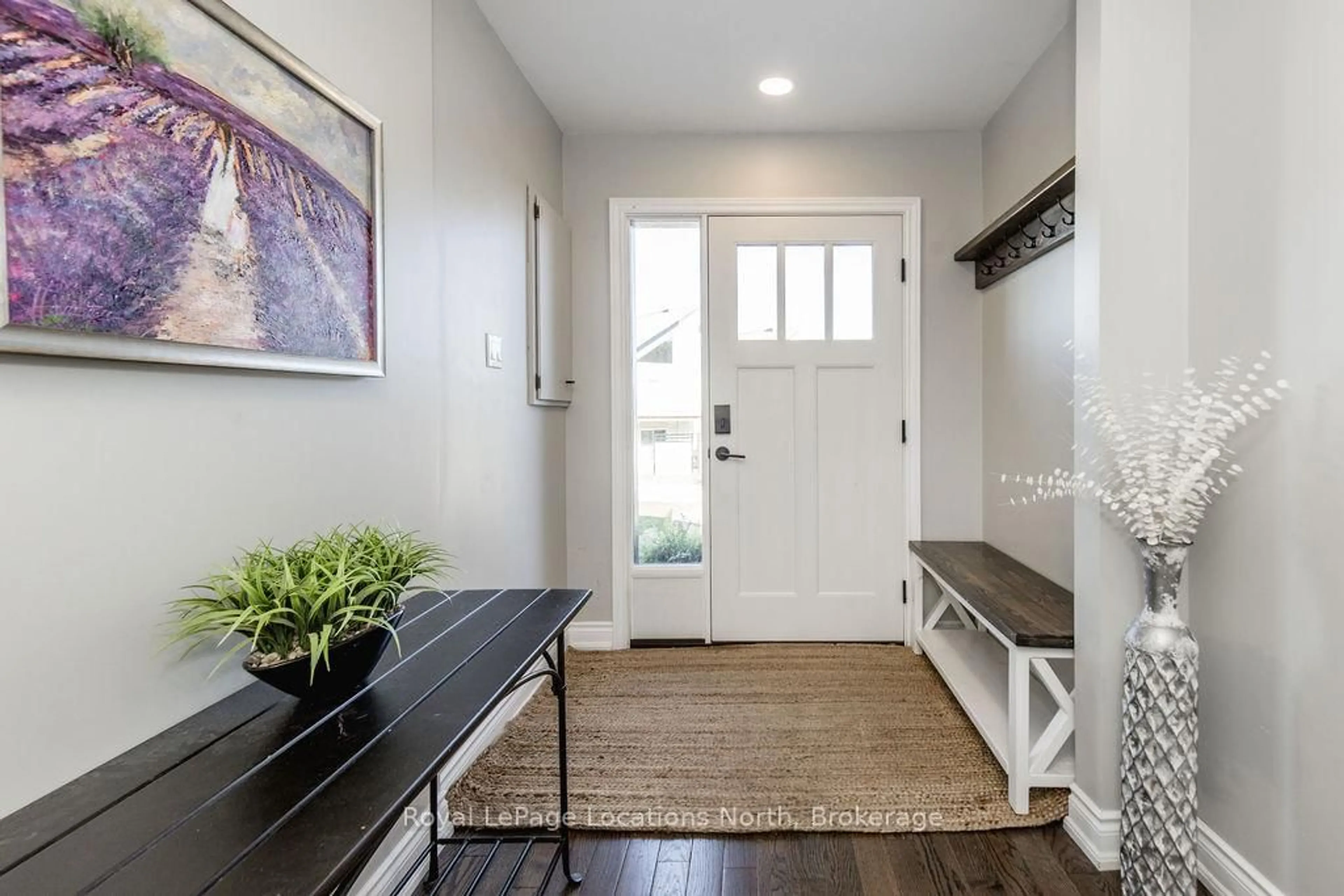 Indoor entryway for 104 Kellies Way #7, Blue Mountains Ontario L9Y 0L5