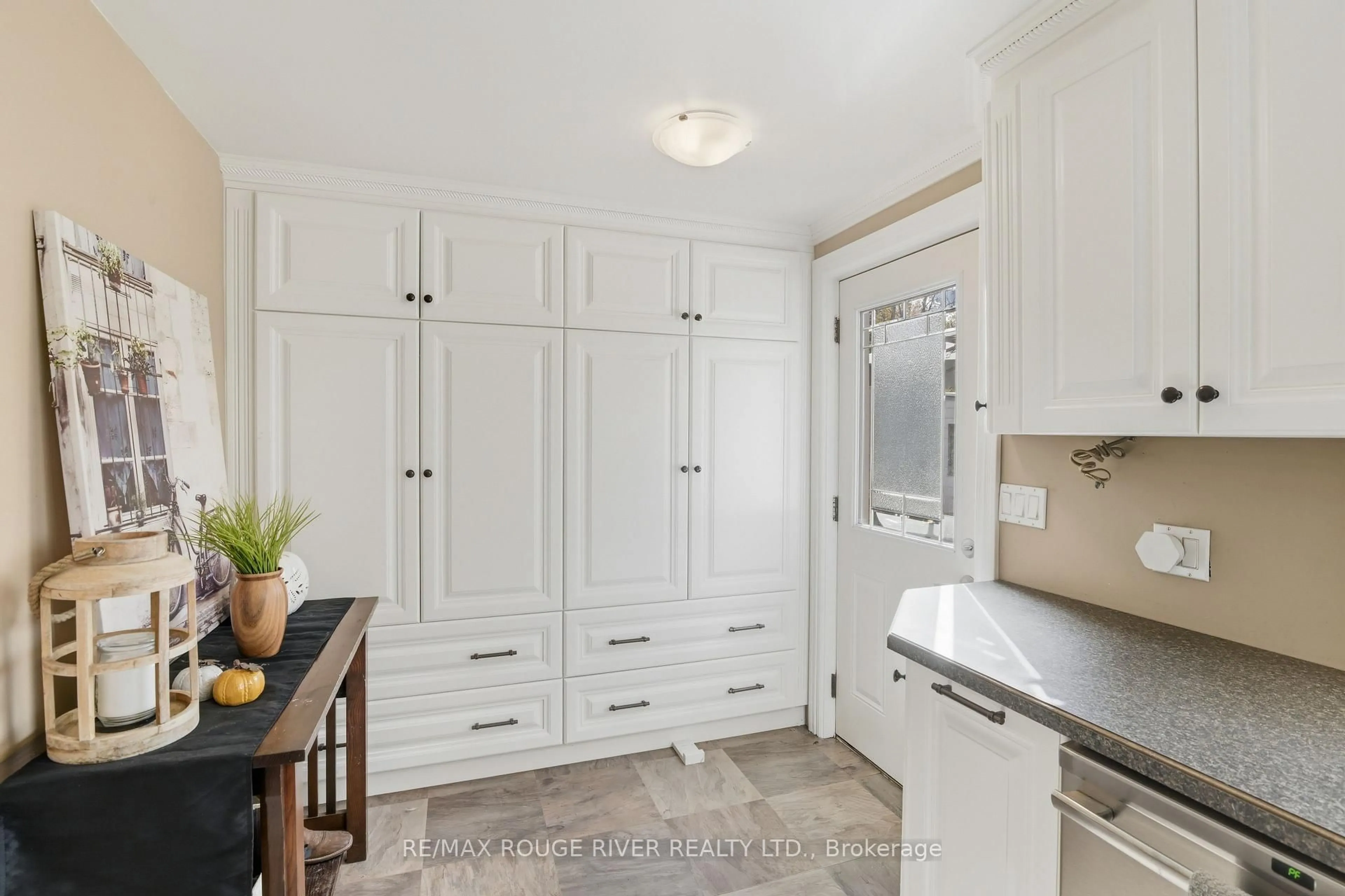 Unknown for 122 County Road 4 Rd, Douro-Dummer Ontario K0L 1S0