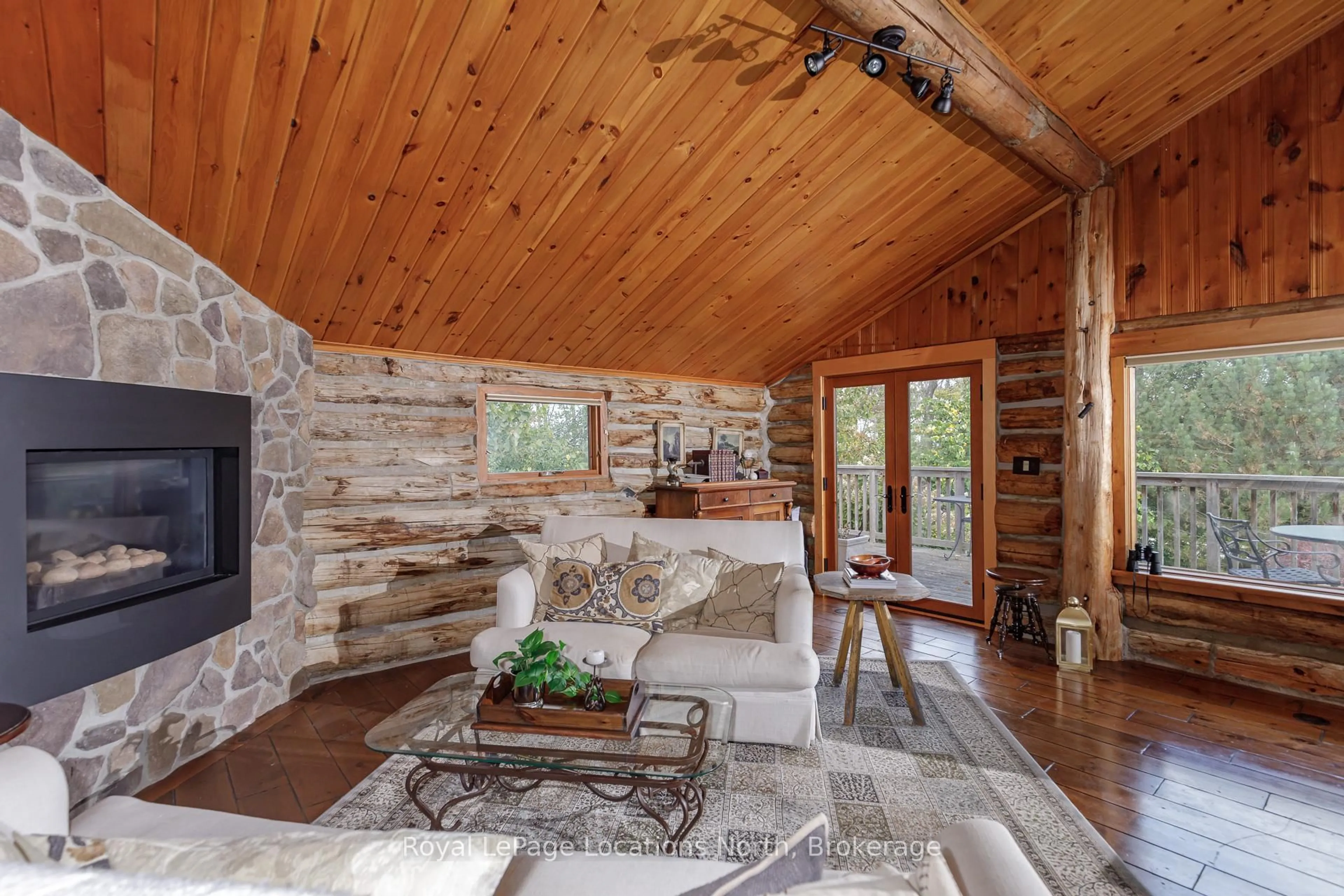 Living room with furniture, wood/laminate floor for 156 Sunset Blvd, Blue Mountains Ontario N0H 2P0