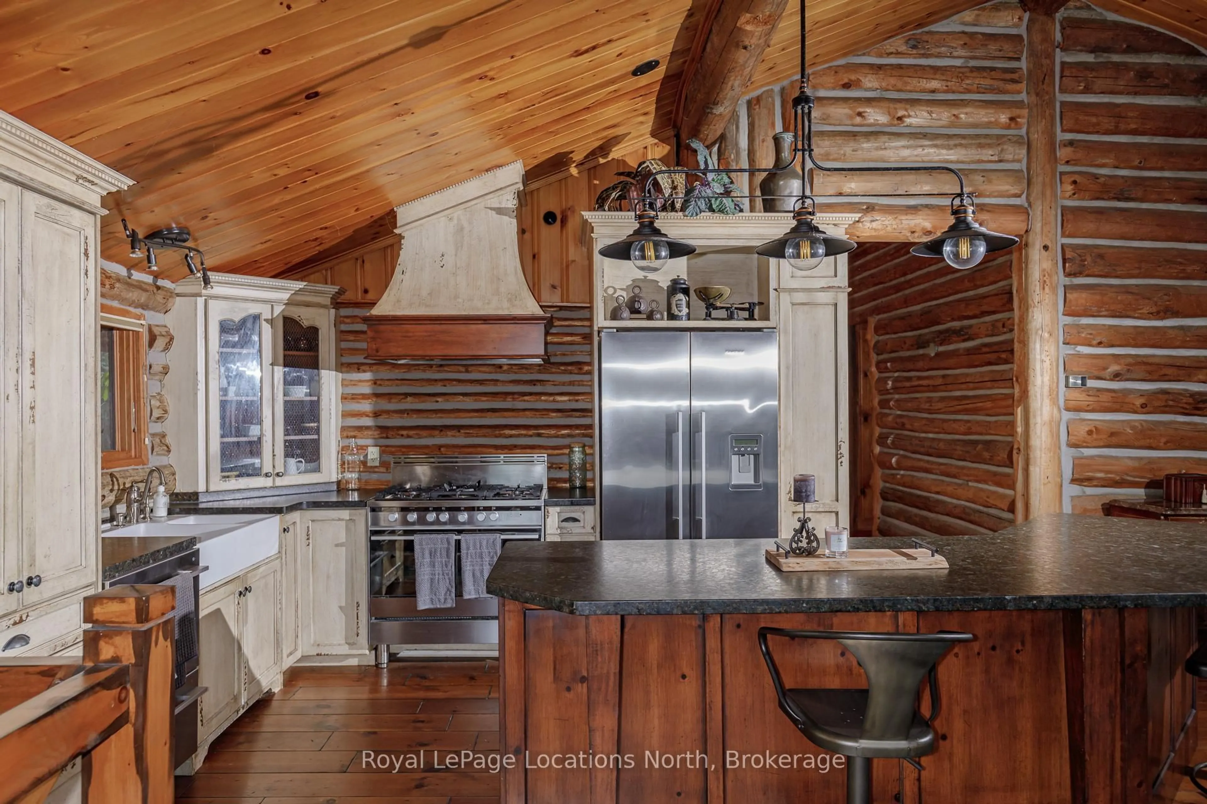 Rustic kitchen, unknown for 156 Sunset Blvd, Blue Mountains Ontario N0H 2P0