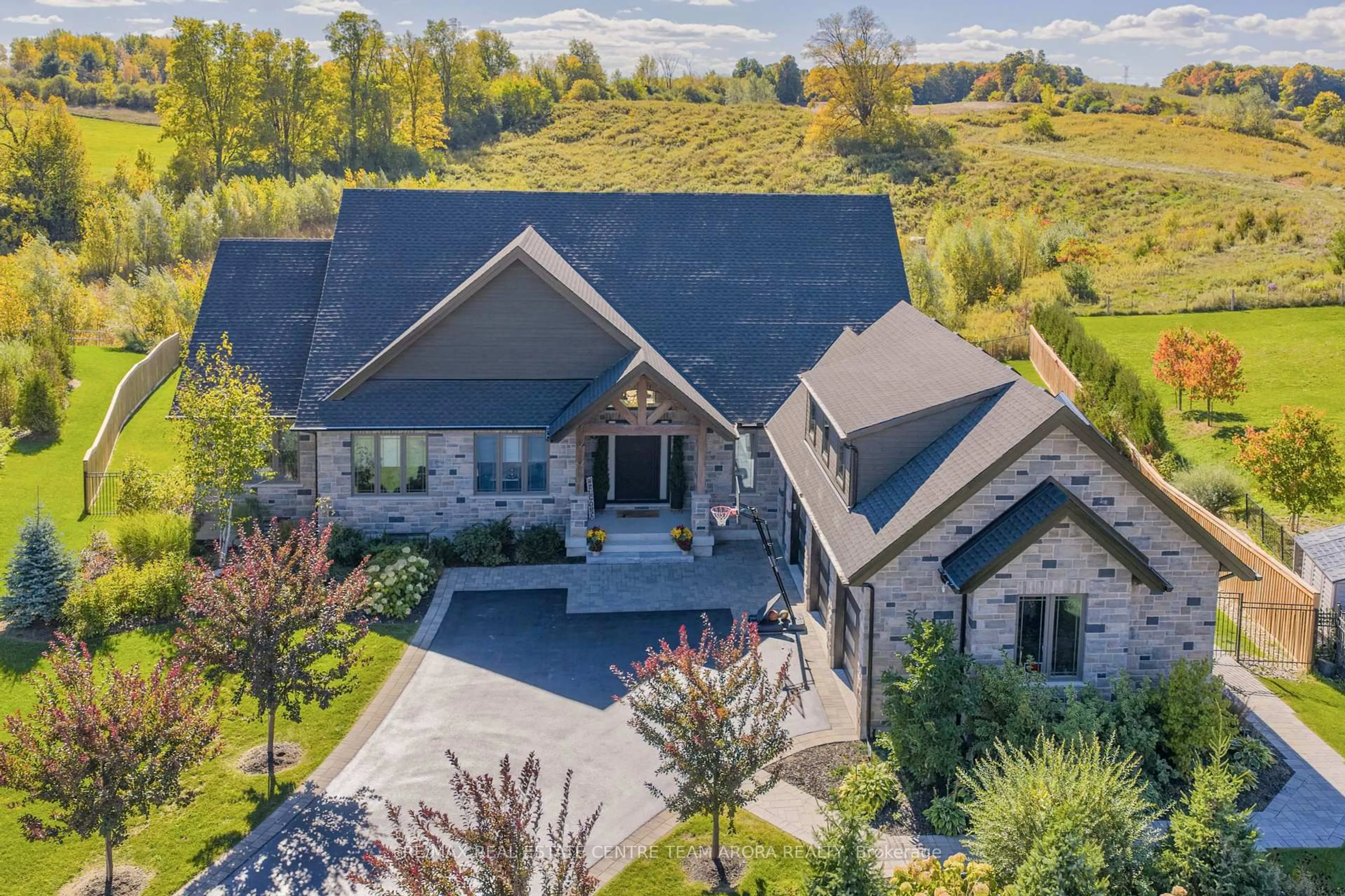 A pic from outside/outdoor area/front of a property/back of a property/a pic from drone, mountain view for 23 Whitcombe Way, Puslinch Ontario N0B 2C0