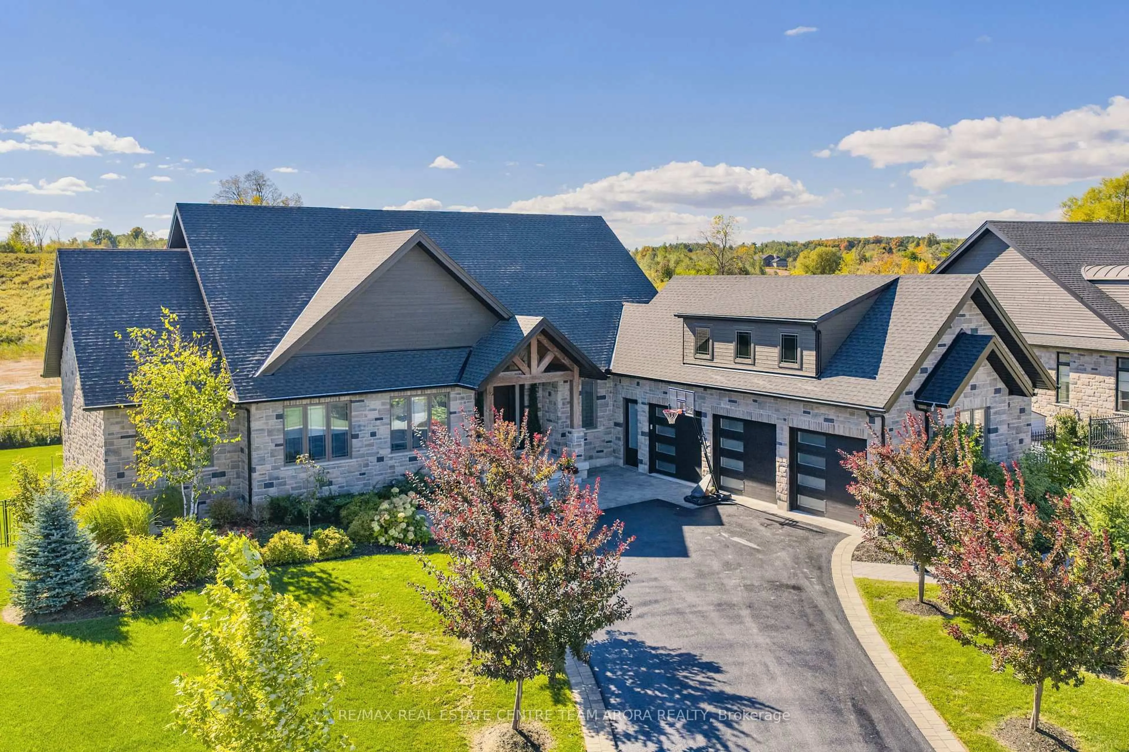 A pic from outside/outdoor area/front of a property/back of a property/a pic from drone, mountain view for 23 Whitcombe Way, Puslinch Ontario N0B 2C0