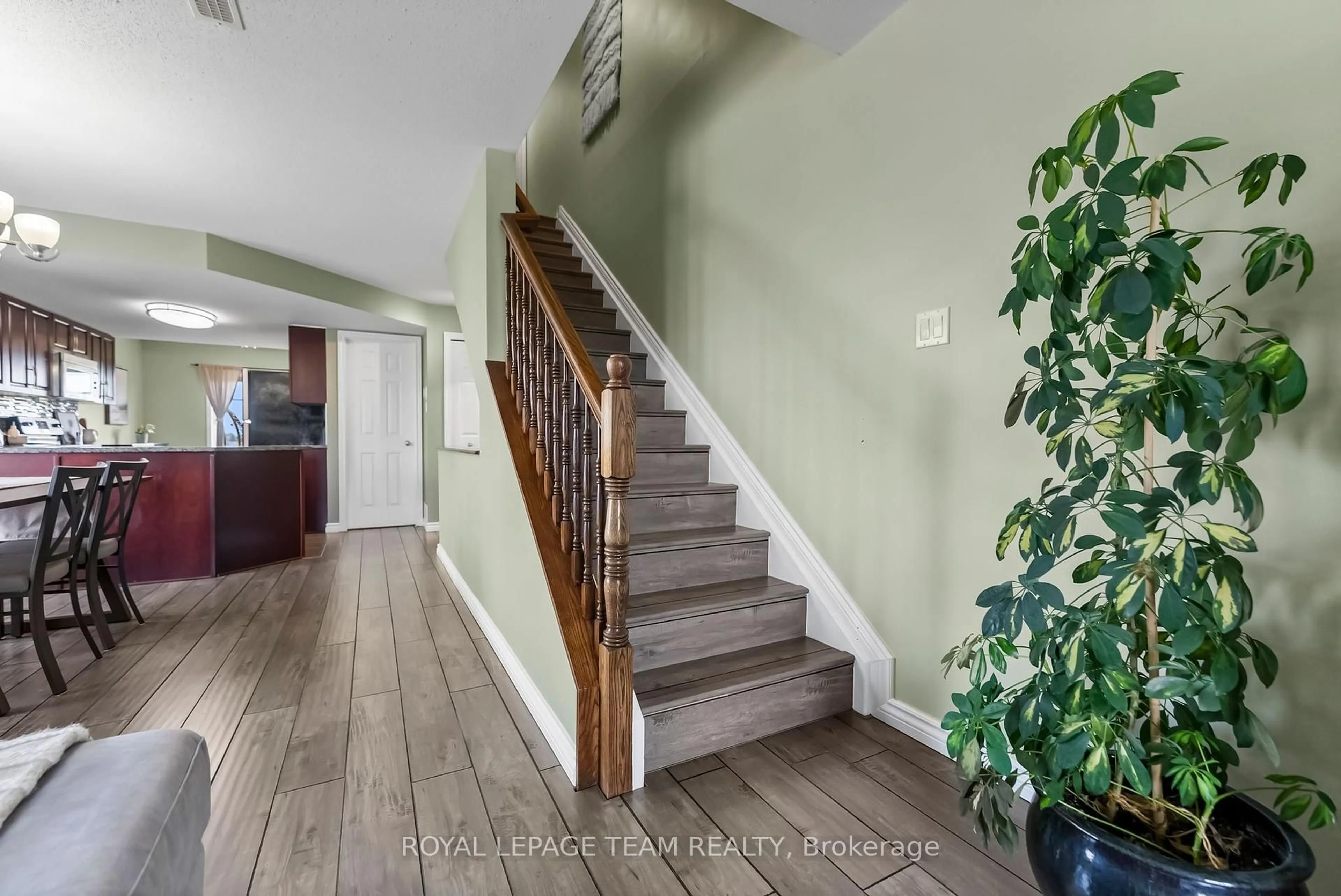 Unknown for 368 Crownridge Dr, Kanata Ontario K2M 3A4