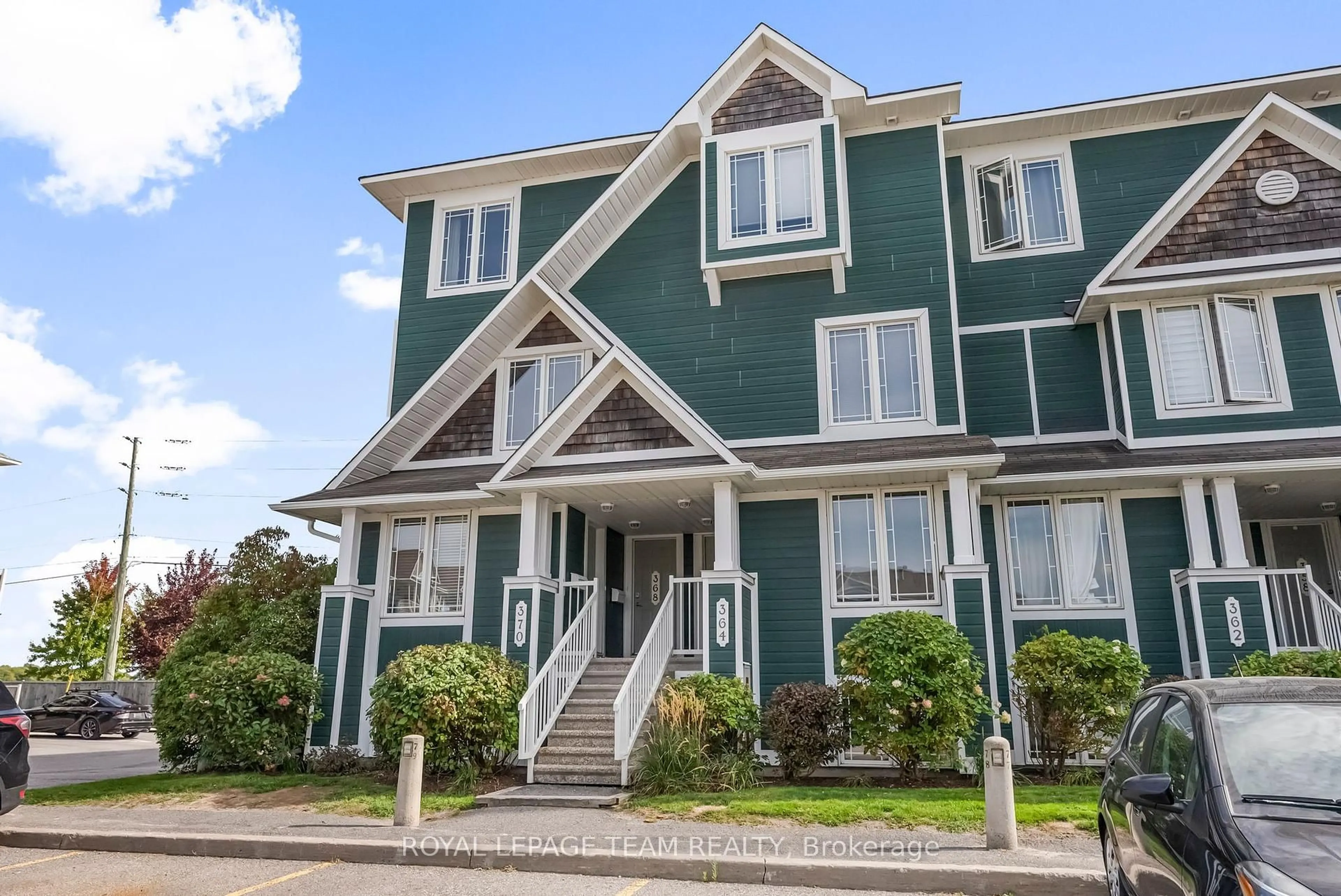 Home with vinyl exterior material, unknown for 368 Crownridge Dr, Kanata Ontario K2M 3A4