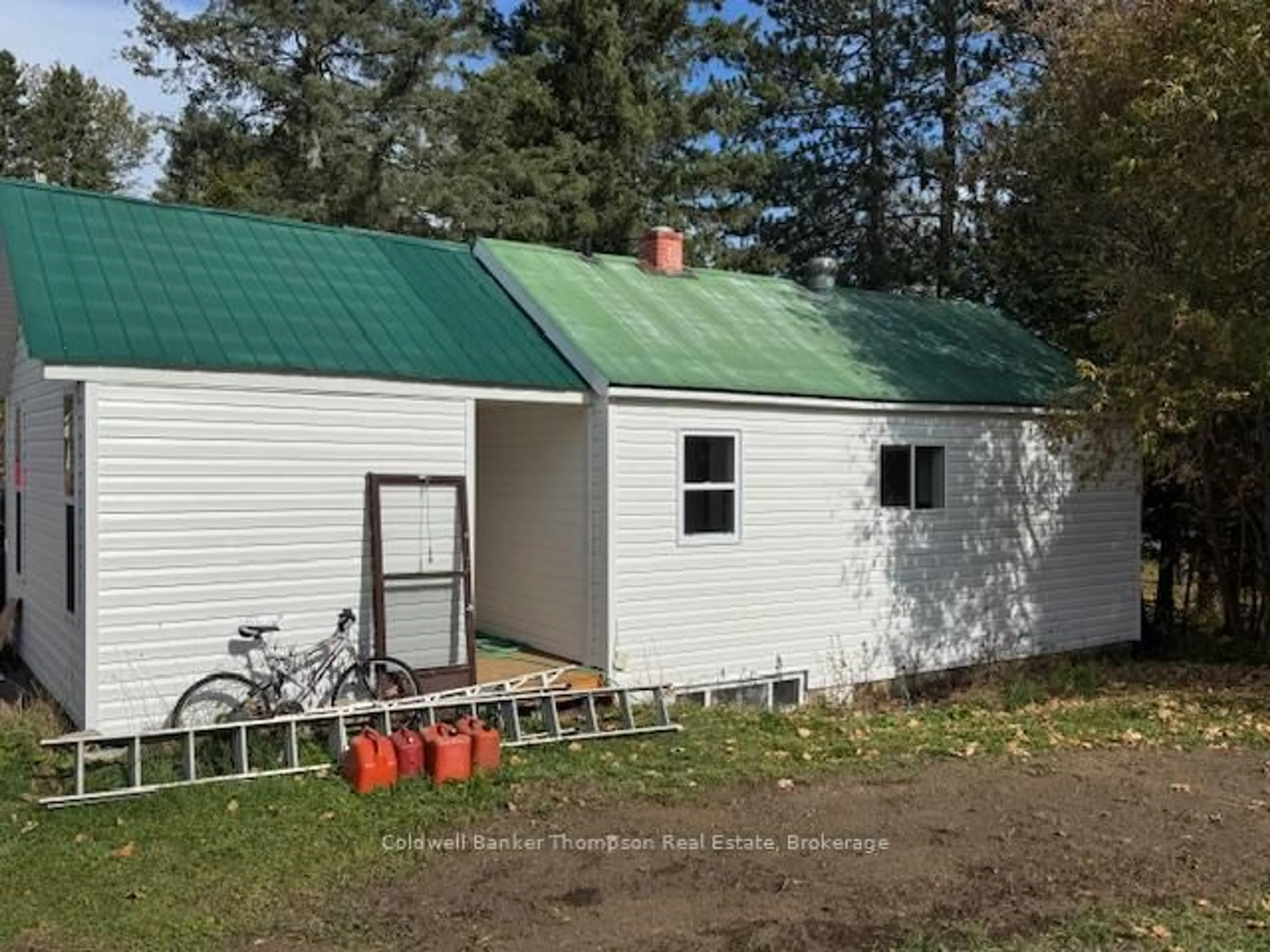 Shed for 78 James St, Burk's Falls Ontario P0A 1C0