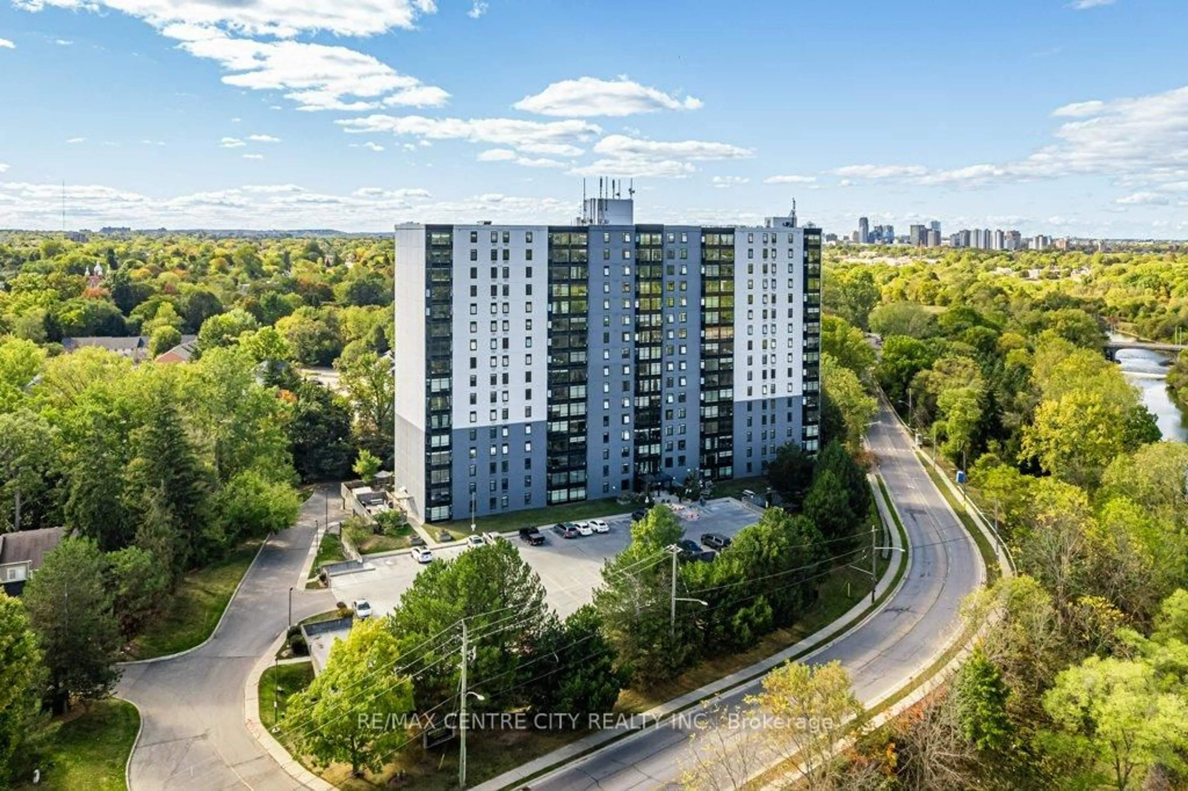 A pic from outside/outdoor area/front of a property/back of a property/a pic from drone, city buildings view from balcony for 45 Pond Mills Rd #915, London South Ontario N5Z 4W5