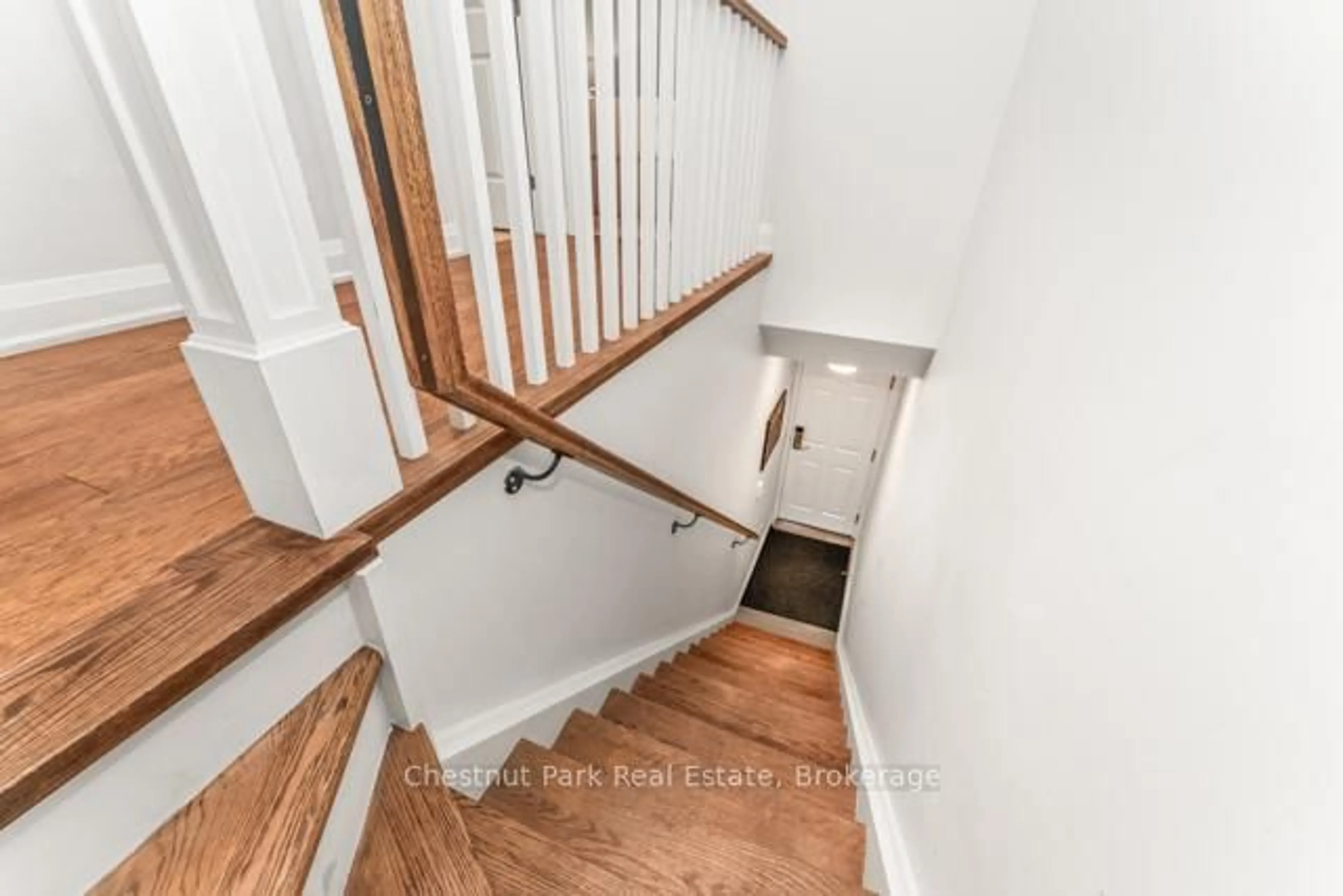 Stairs for 1869 Muskoka Road 118 Highway #B#206, Muskoka Lakes Ontario P1L 1W8