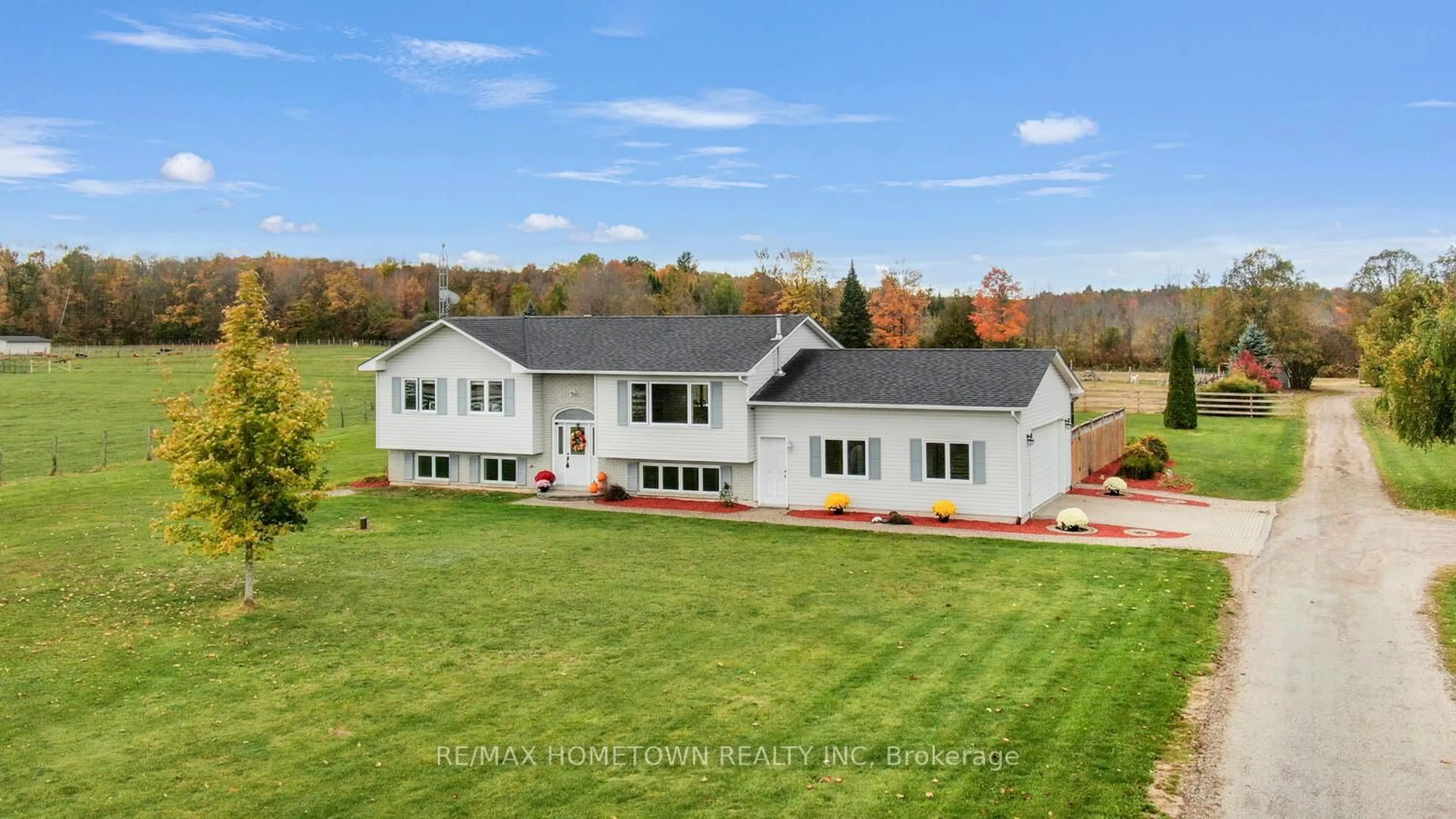 A pic from outside/outdoor area/front of a property/back of a property/a pic from drone, unknown for 9482 County Rd 7 Rd, Elizabethtown-Kitley Ontario K0E 1A0