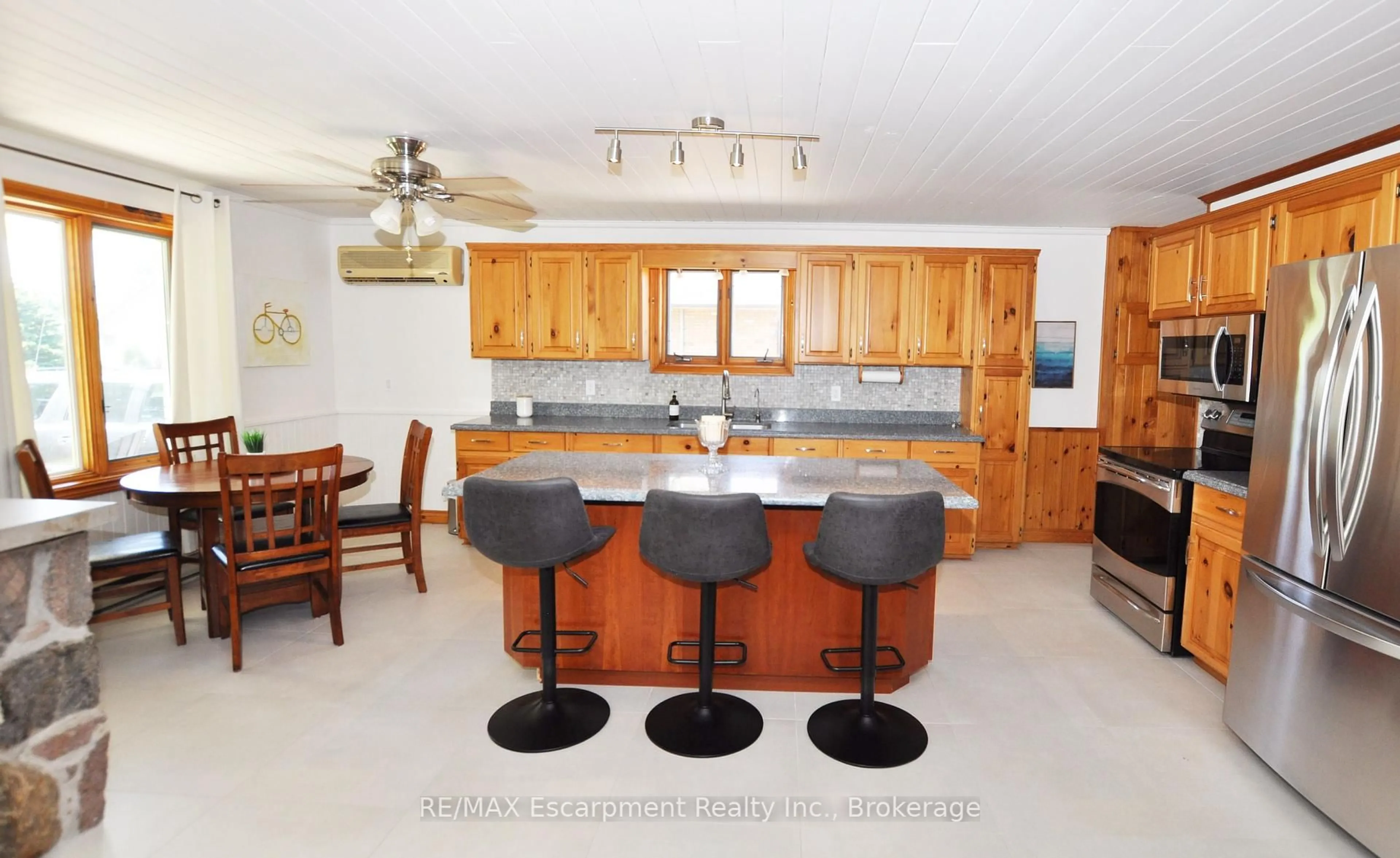 Open concept kitchen, ceramic/tile floor for 3 Howey Ave, Norfolk Ontario N0E 1M0