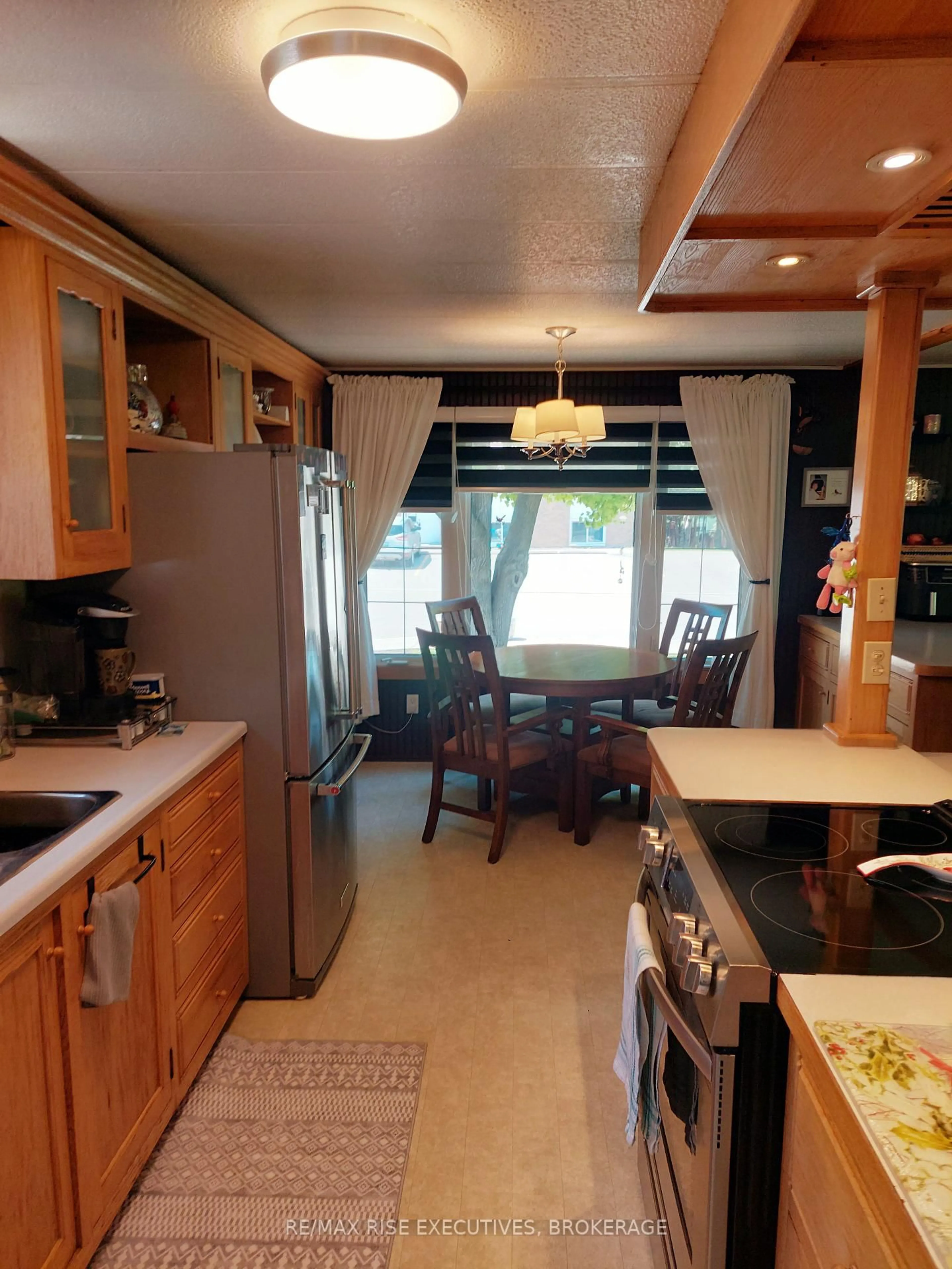 Unknown for 475 Henrietta St, Gananoque Ontario K7G 1X8