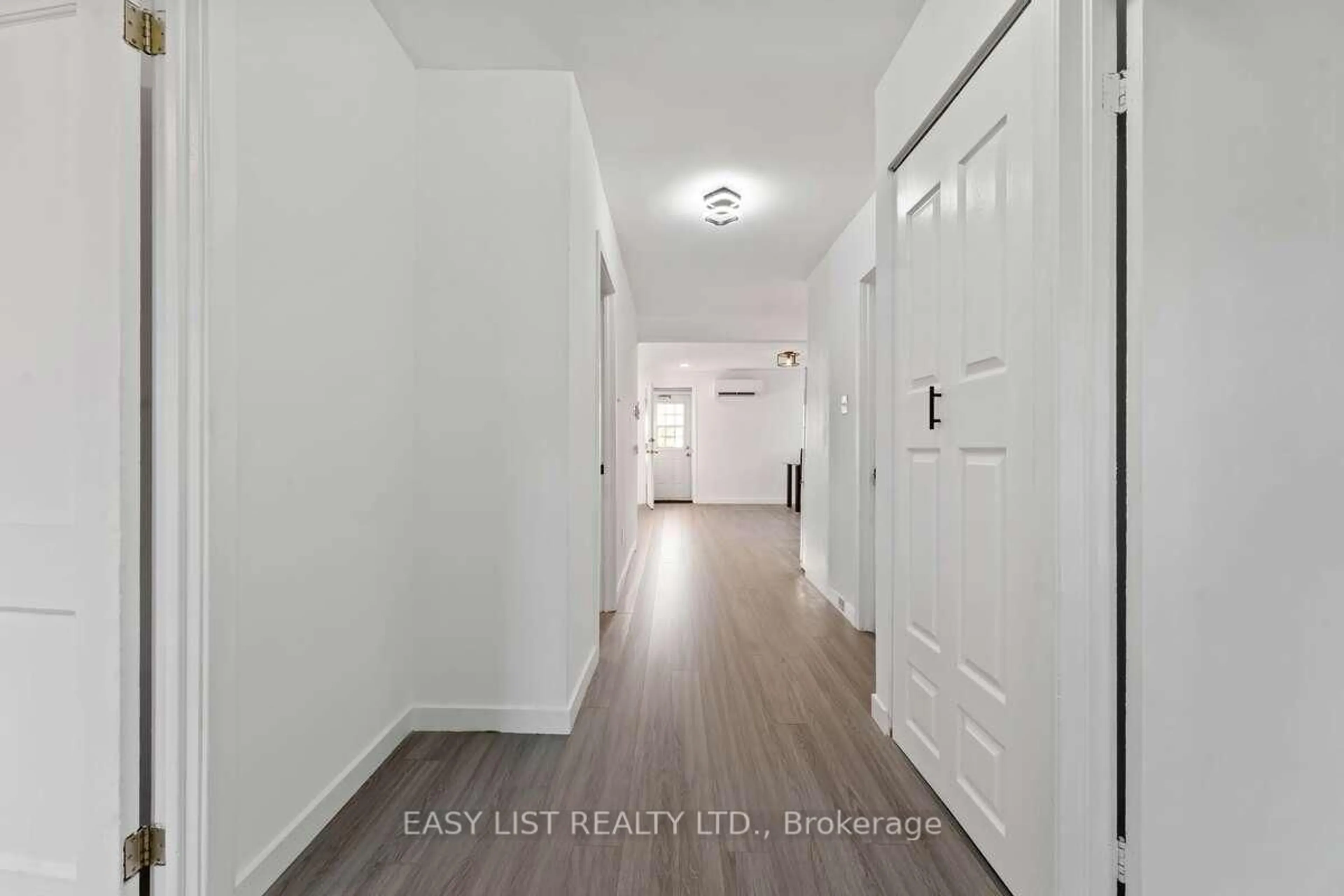Indoor entryway for 1290 St. Jean St, Orleans Ontario K1C 1N6
