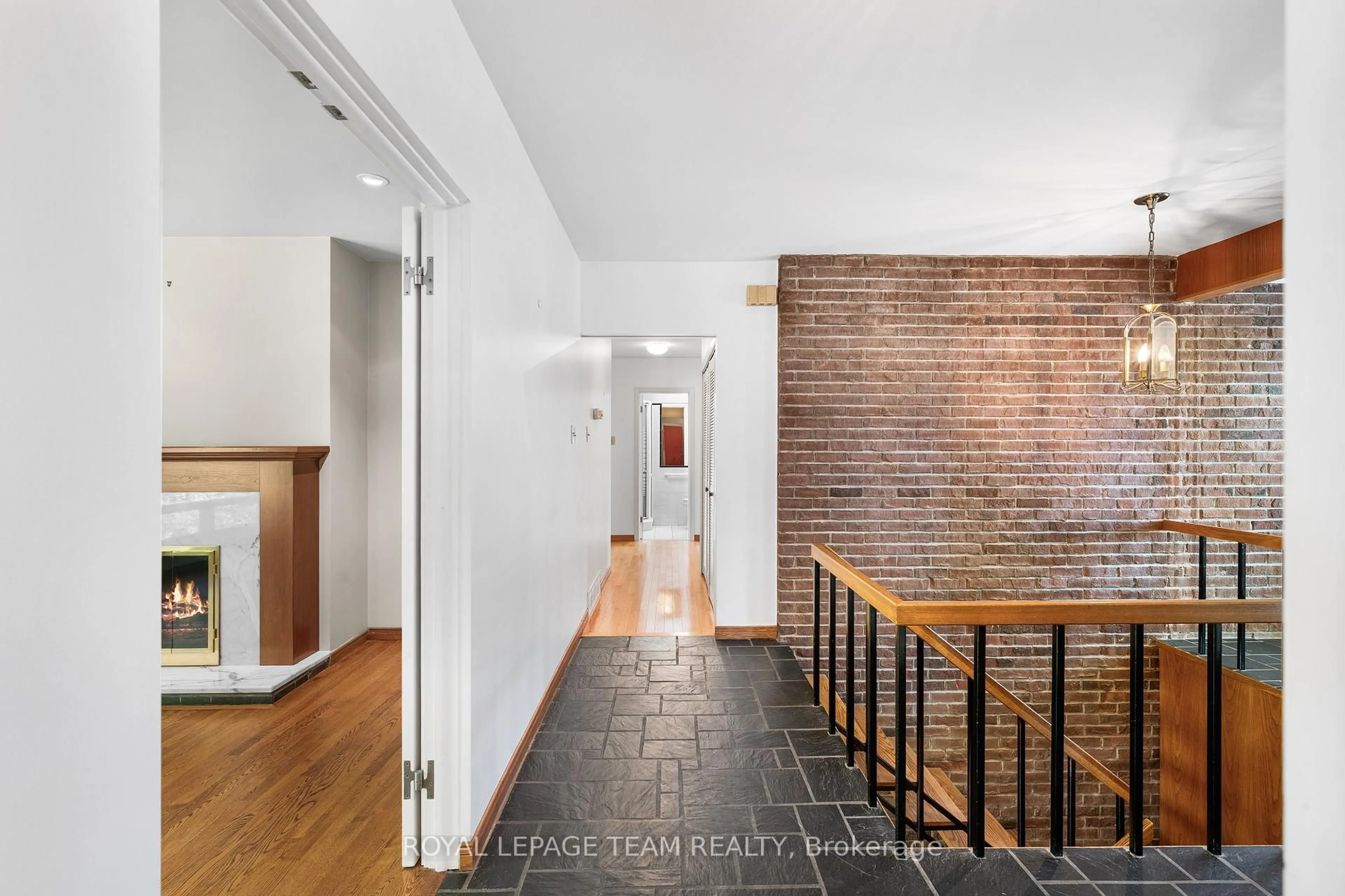 Indoor entryway for 1495 Prince Of Wales Dr, Ottawa Ontario K2C 1N8