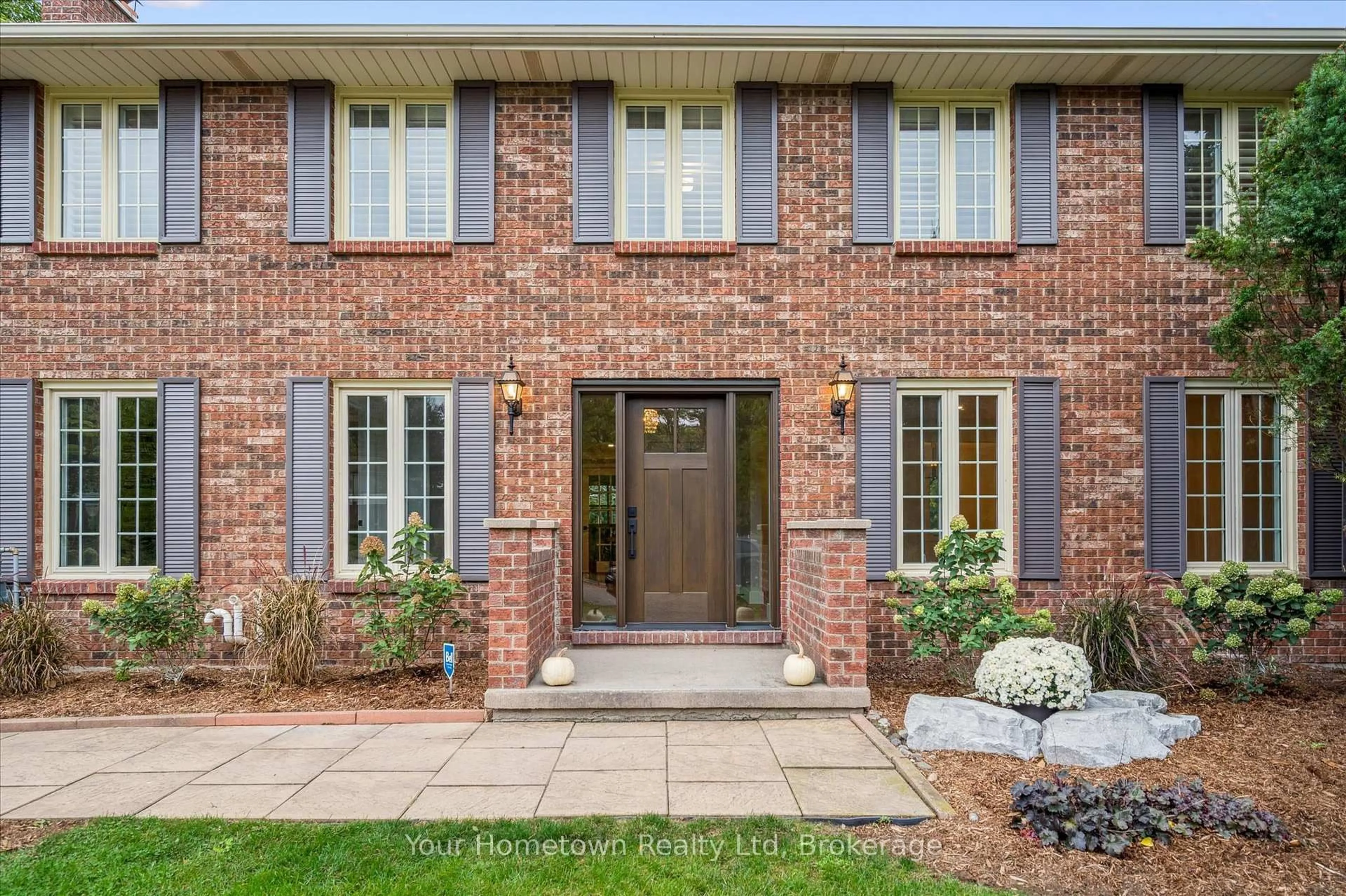 Home with brick exterior material, street for 111 Thorndale Pl, Waterloo Ontario N2L 5Y8
